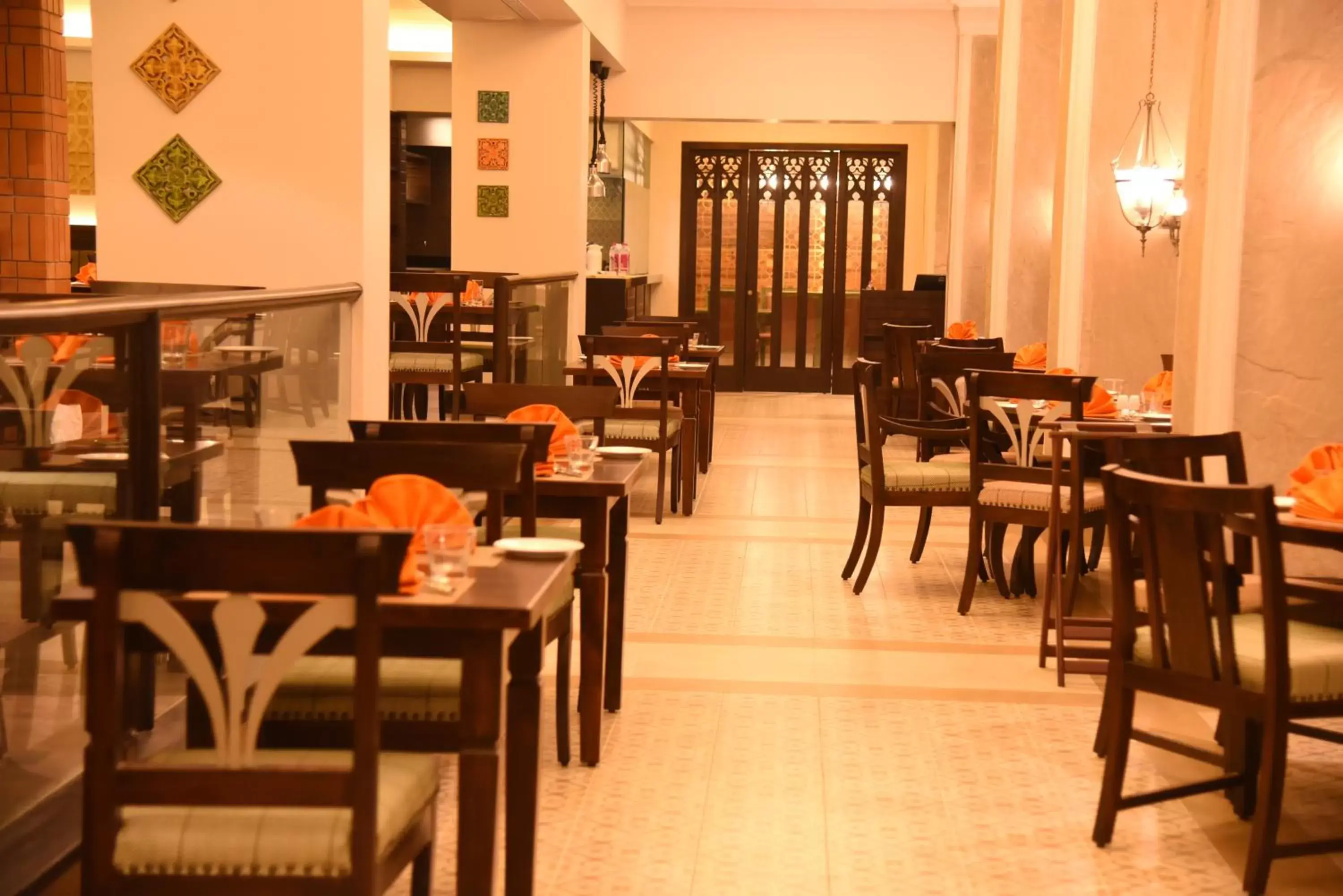 Restaurant/places to eat in The Gateway Hotel Beach Road, Calicut