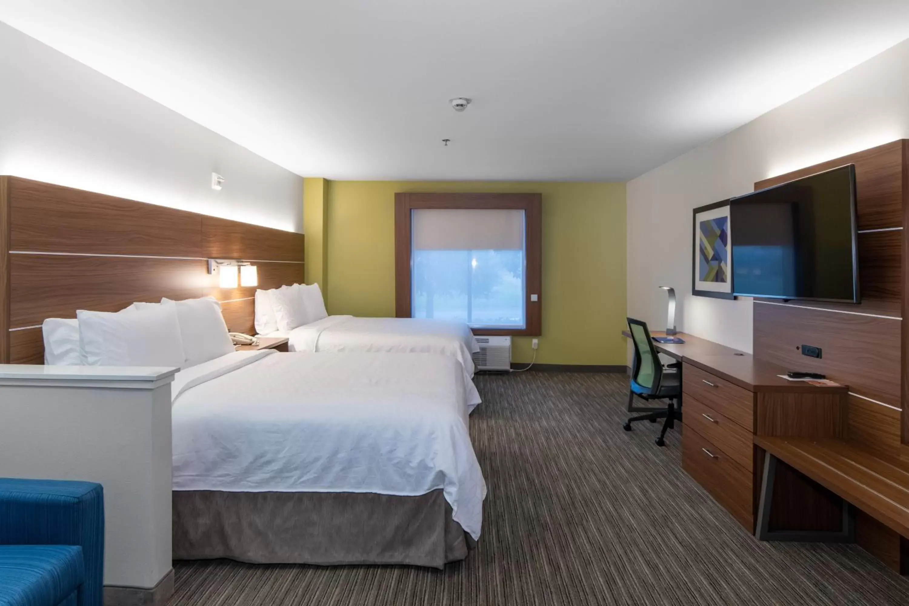 Photo of the whole room in Holiday Inn Express Arlington Interstate 20 Parks Mall, an IHG Hotel