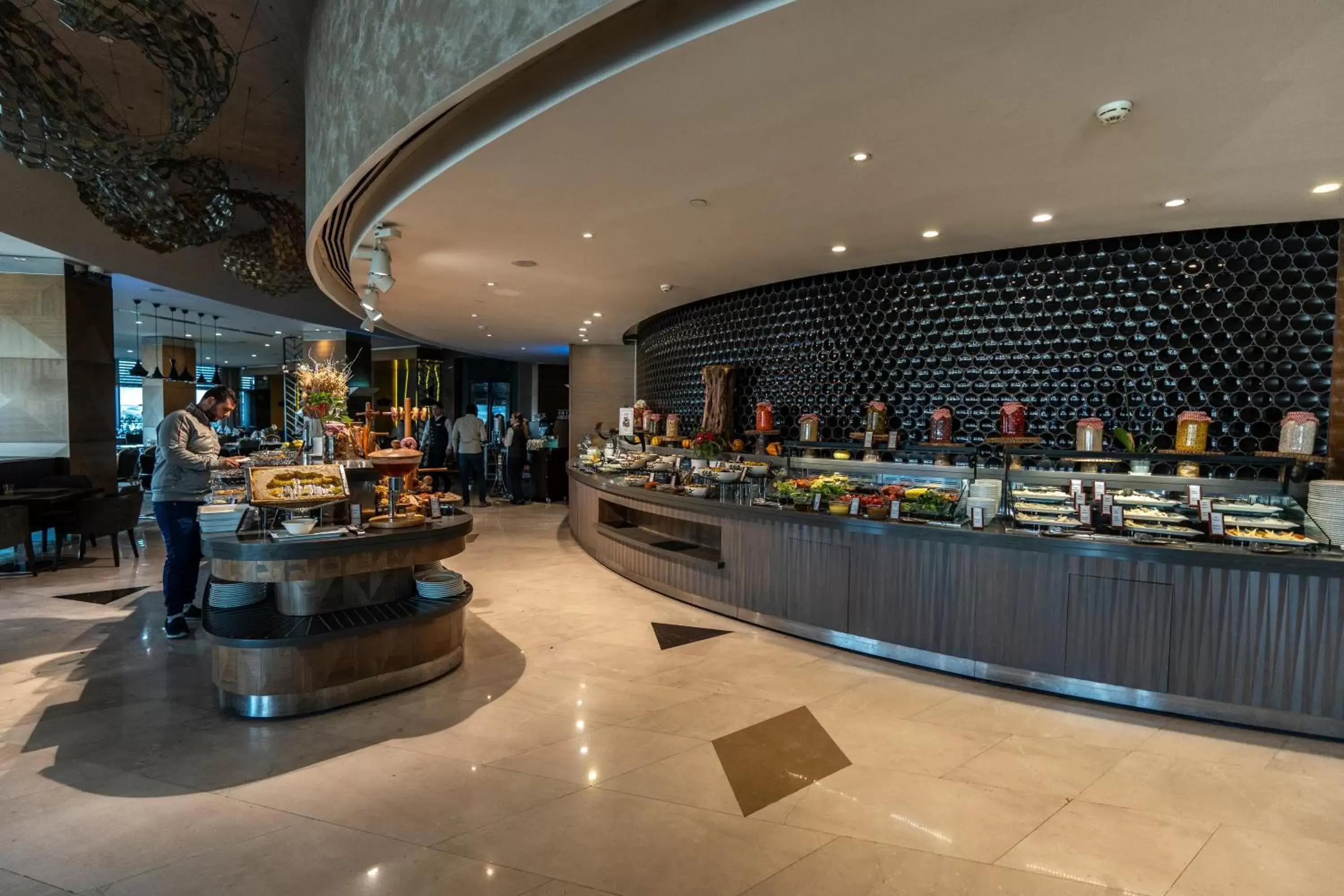 Restaurant/places to eat in Hilton Istanbul Kozyatagi