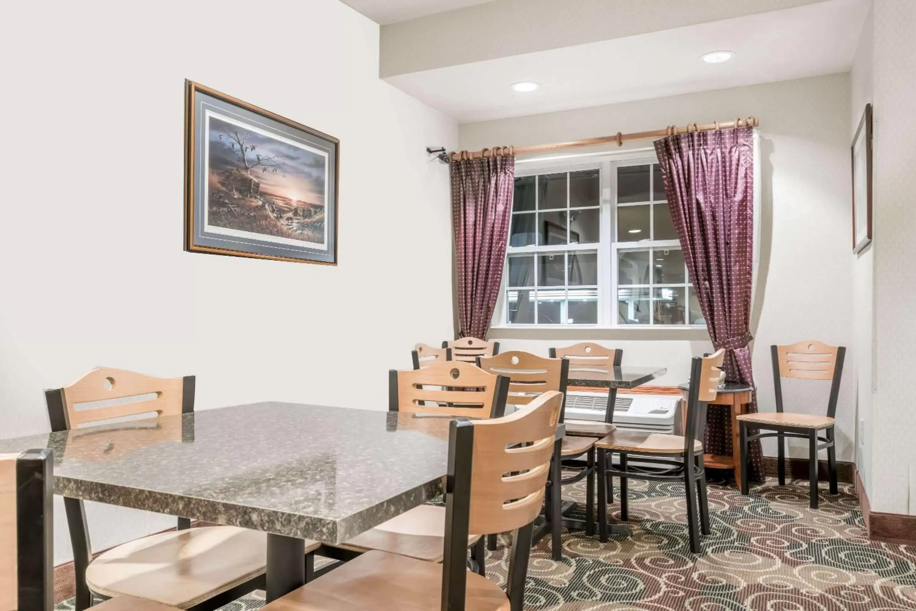 Restaurant/places to eat, Dining Area in Microtel Inn & Suites by Wyndham Rice Lake