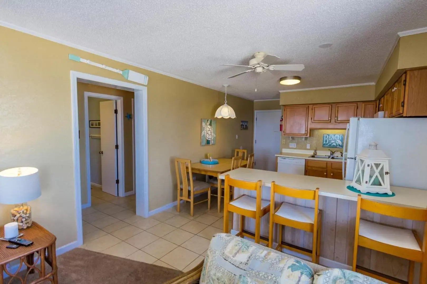Kitchen or kitchenette, Dining Area in Beach Vacation Condos
