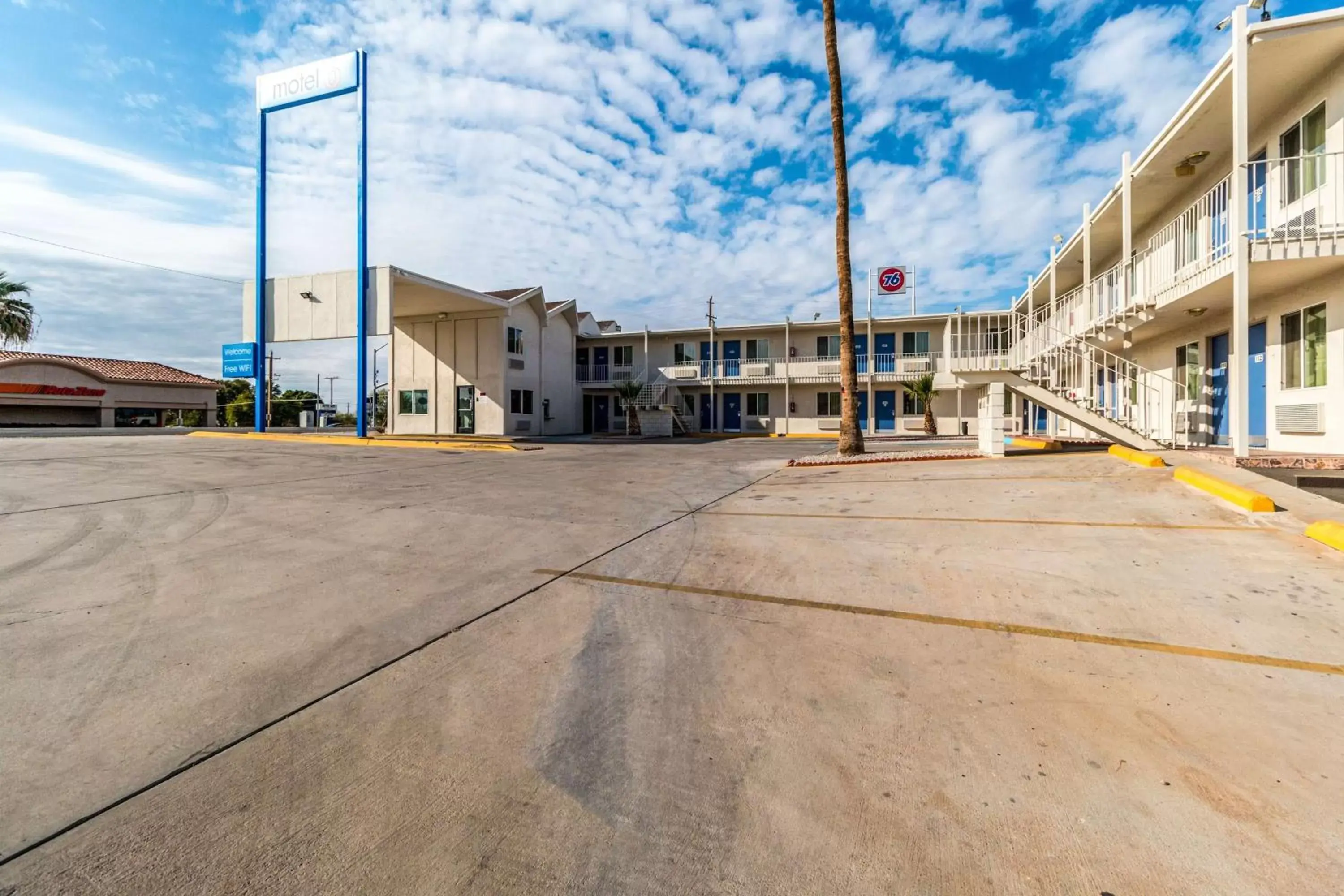 Property Building in Motel 6-Blythe, CA - South