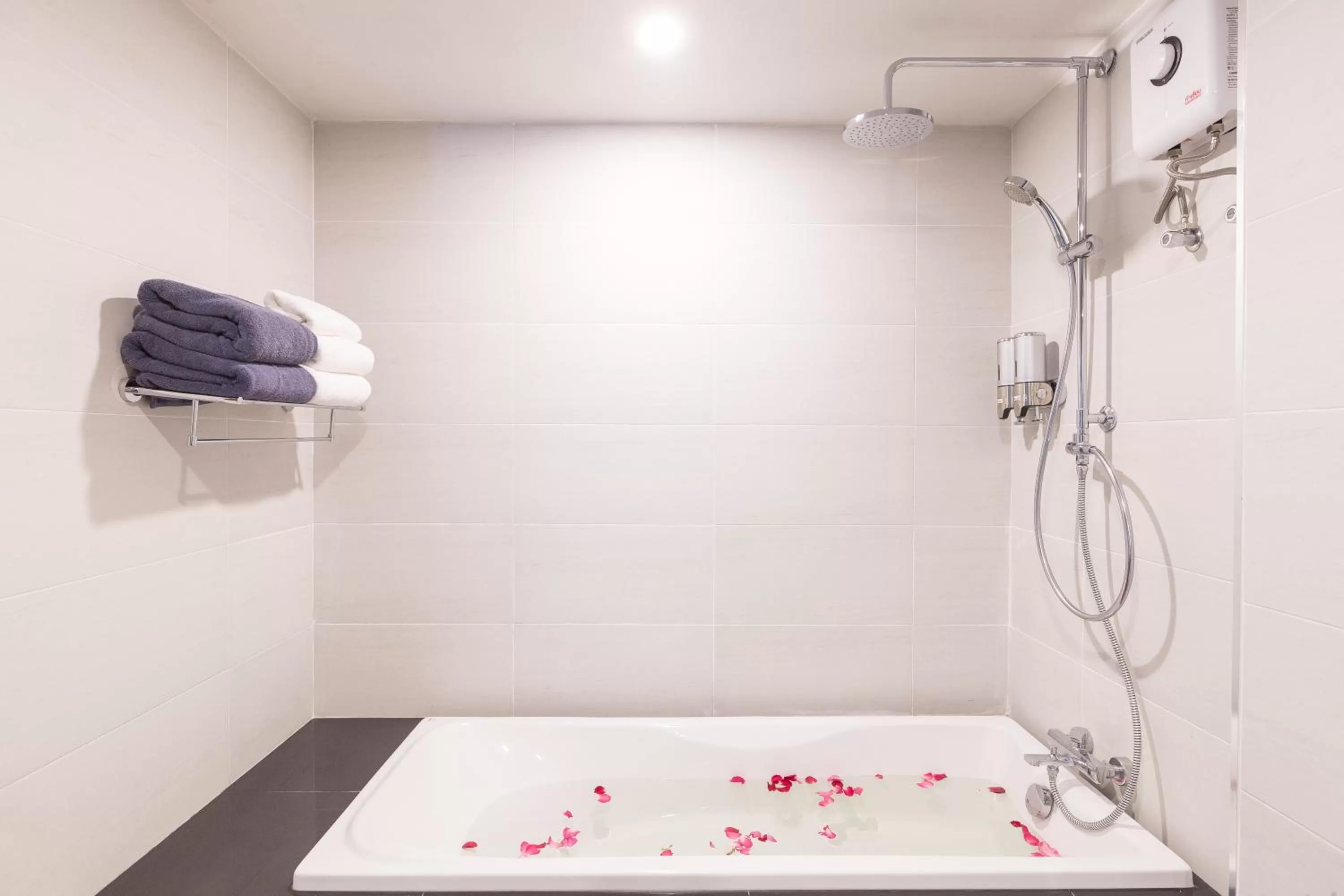 Photo of the whole room in Maneetel Krabi Beachfront-SHA Plus