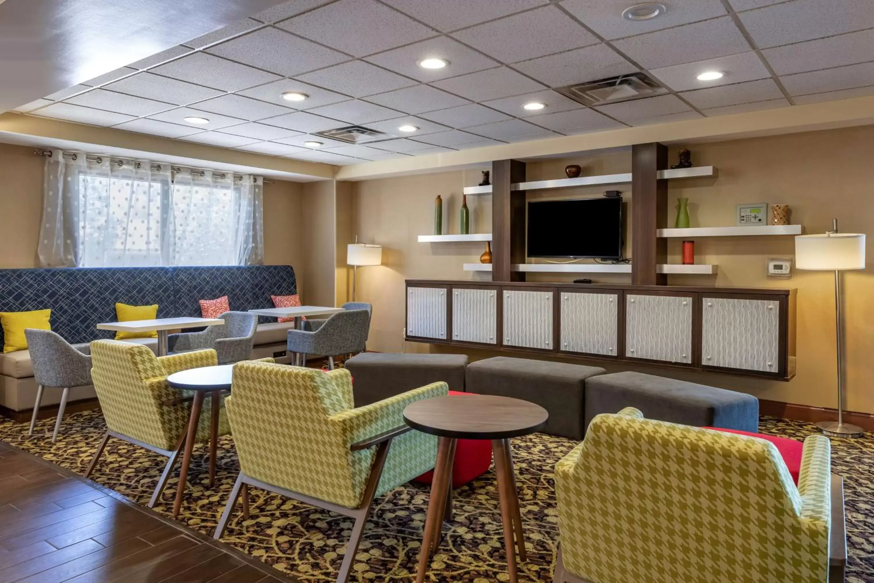 Lobby or reception, Lounge/Bar in Hampton Inn Norco/Corona