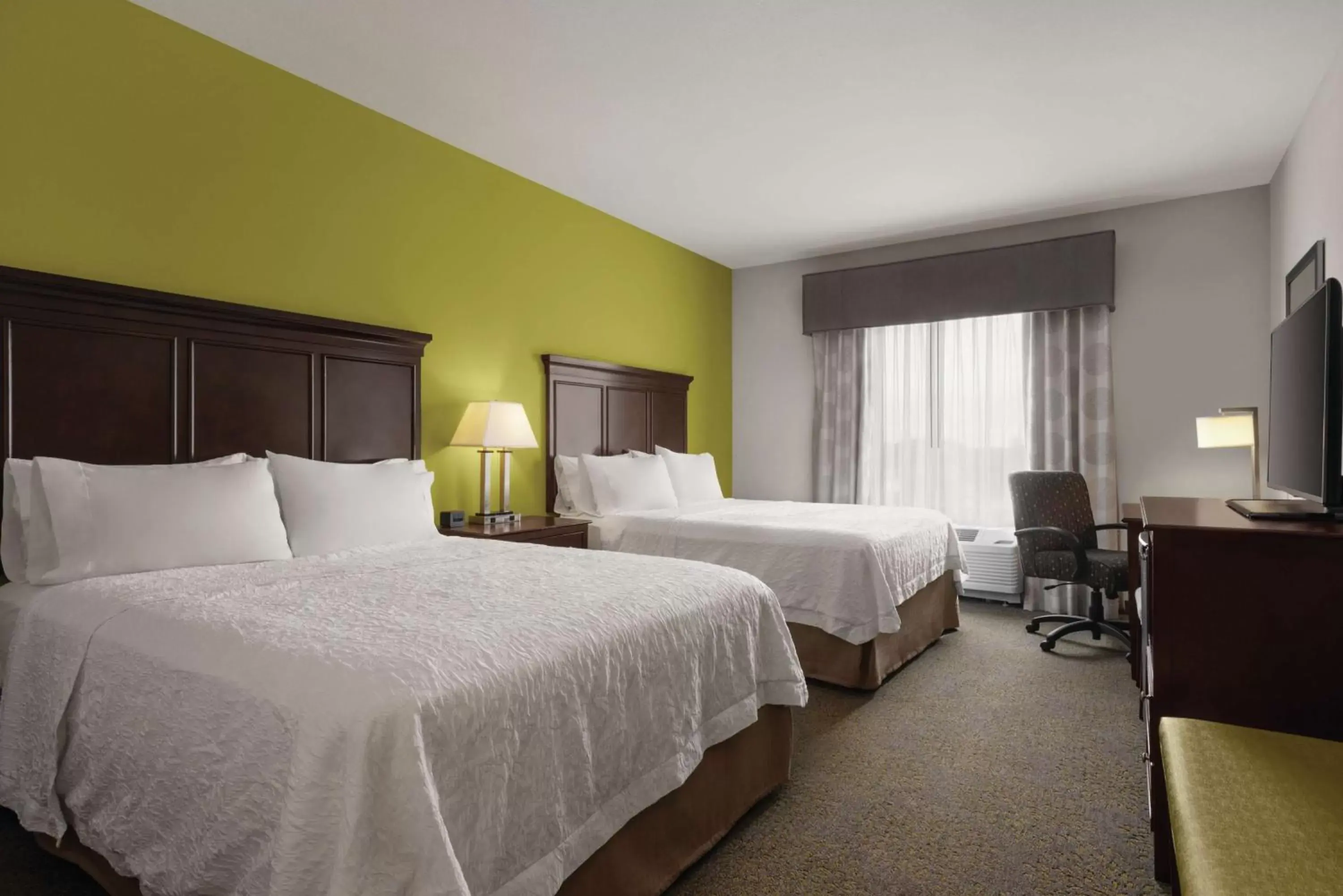 Bedroom, Bed in Hampton Inn & Suites Mishawaka/South Bend at Heritage Square