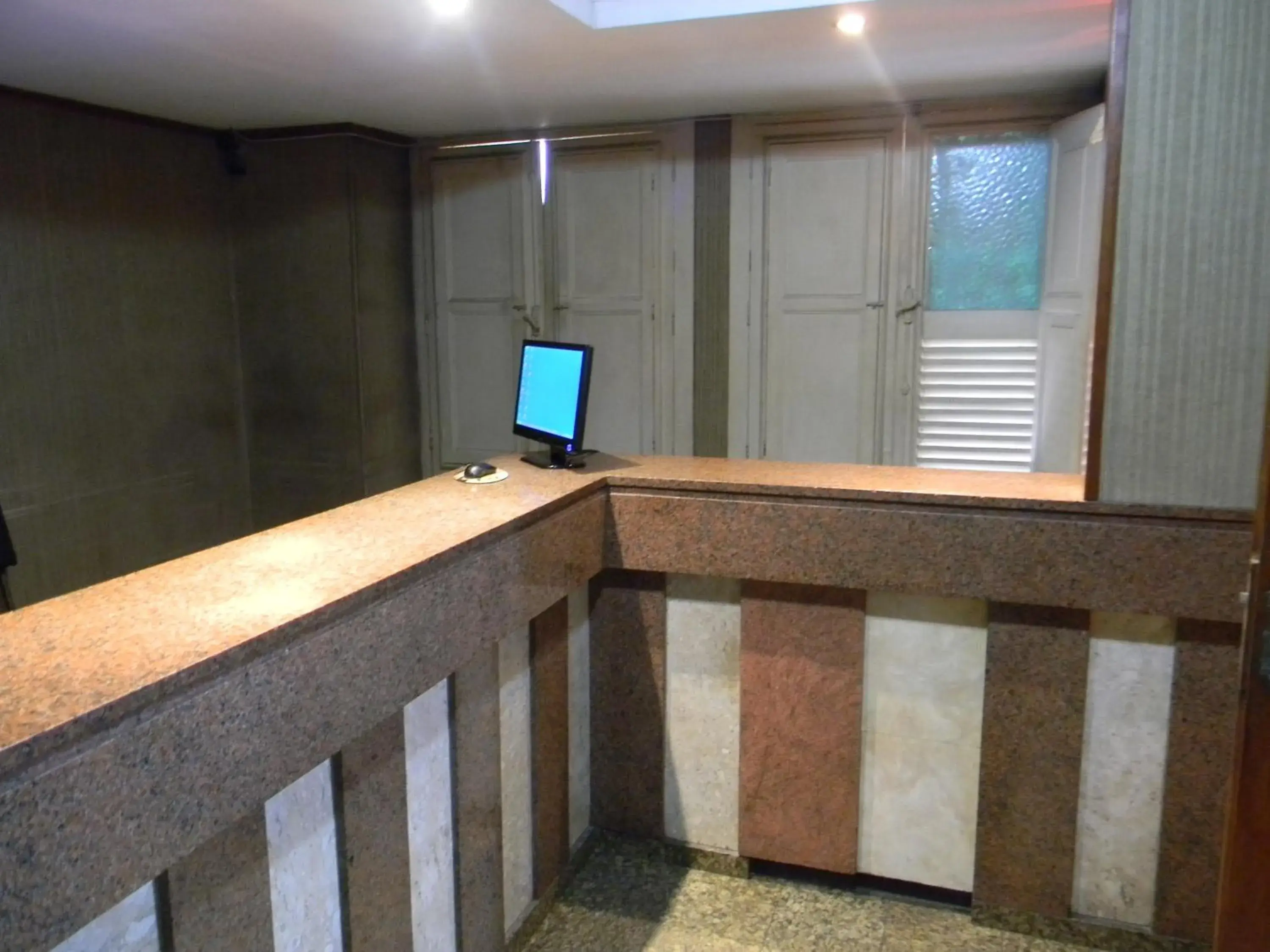 Lobby or reception, Bathroom in Hotel Americano