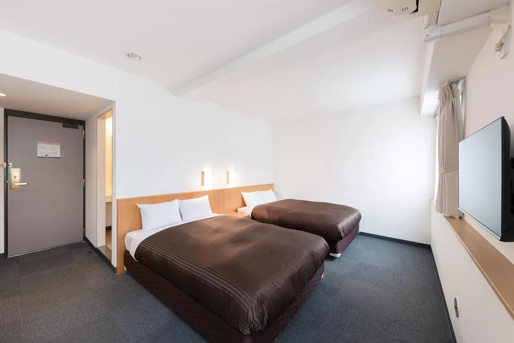 Photo of the whole room, Bed in The OneFive Osaka Sakaisuji