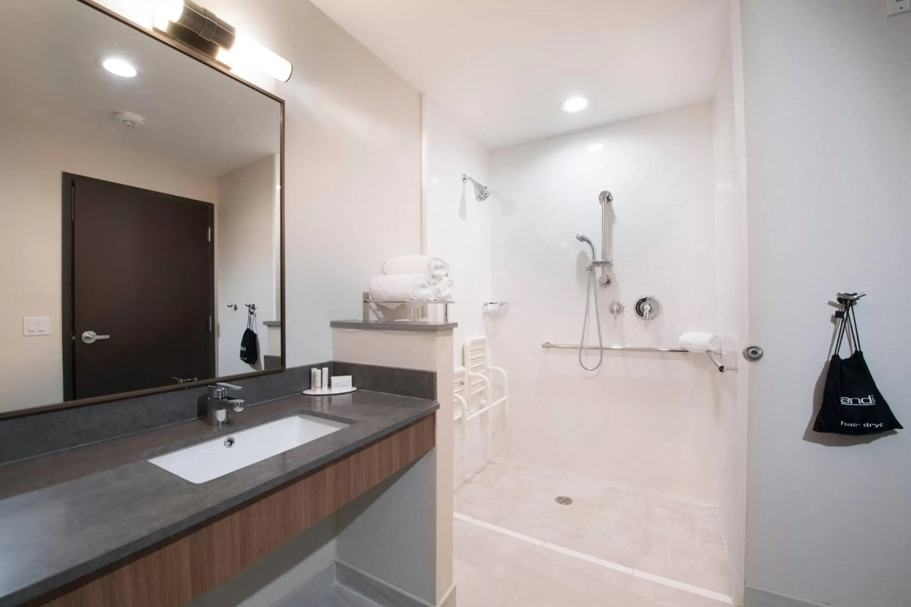 Bathroom in Fairfield Inn & Suites by Marriott Tyler South