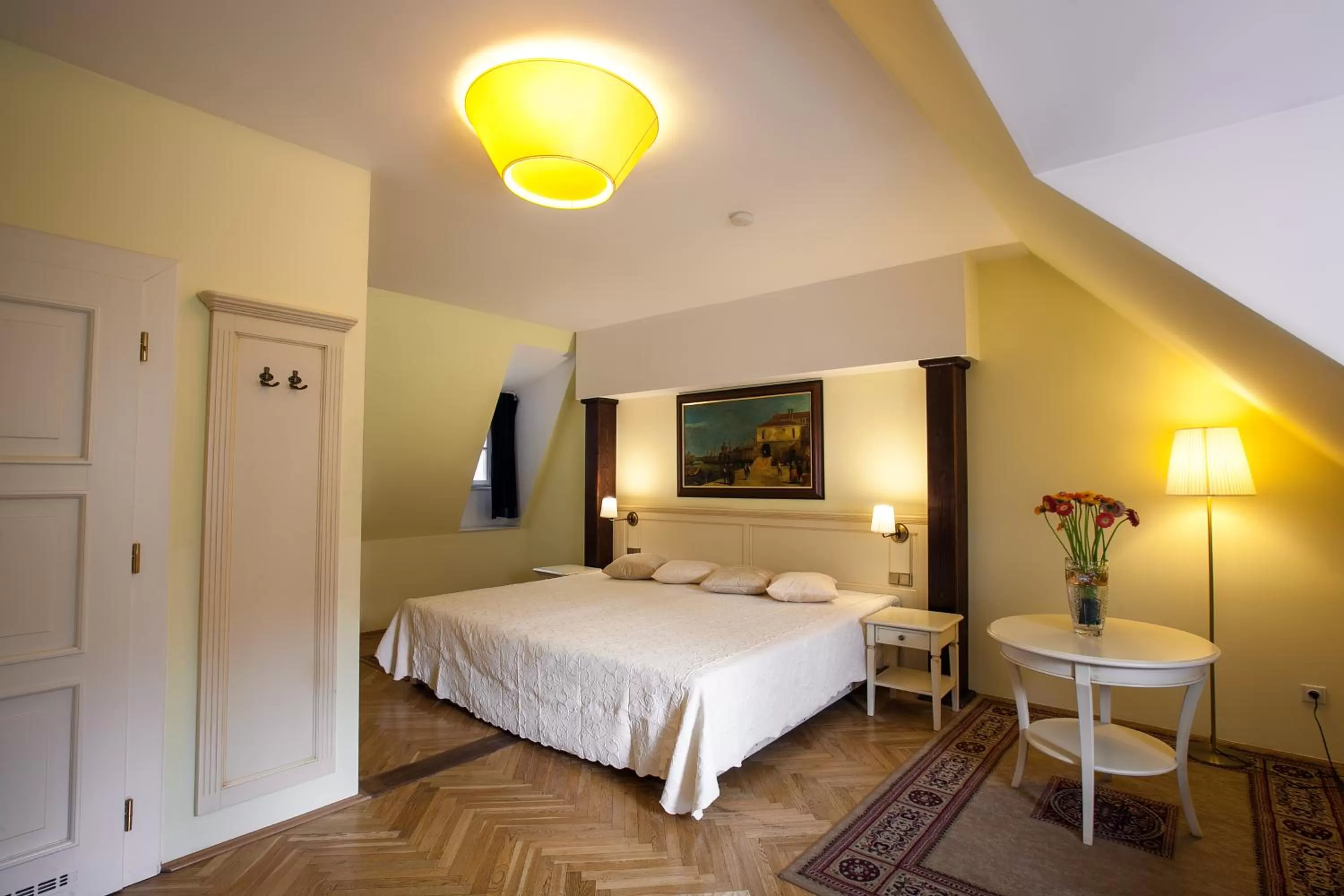 Bed in Tyn Yard Residence