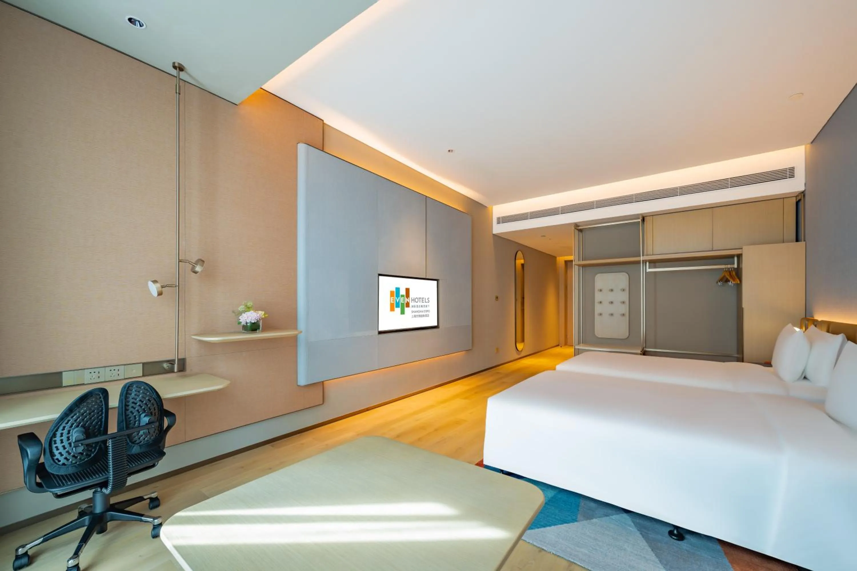 Bed in EVEN Hotels Shanghai Expo by IHG