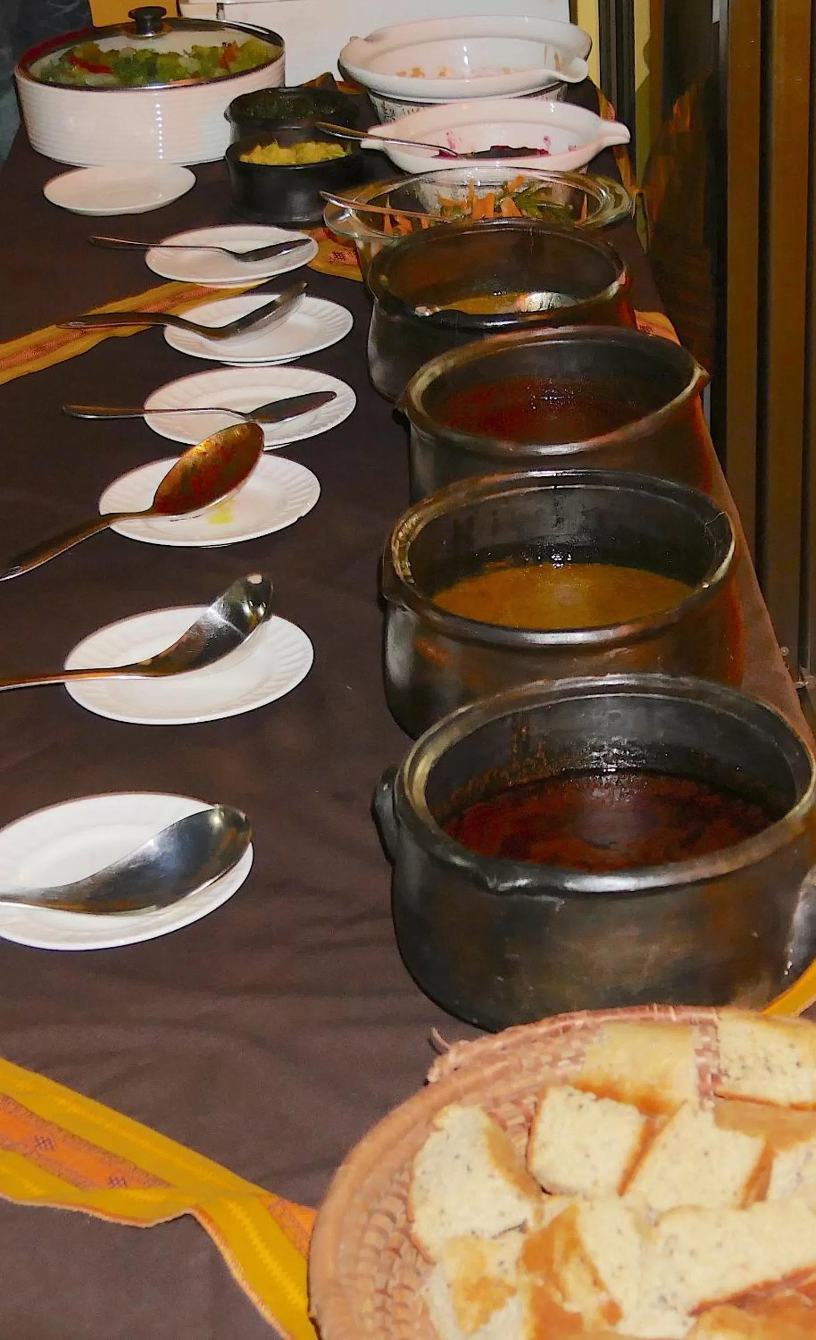 Restaurant/places to eat in Hotel Acacia City