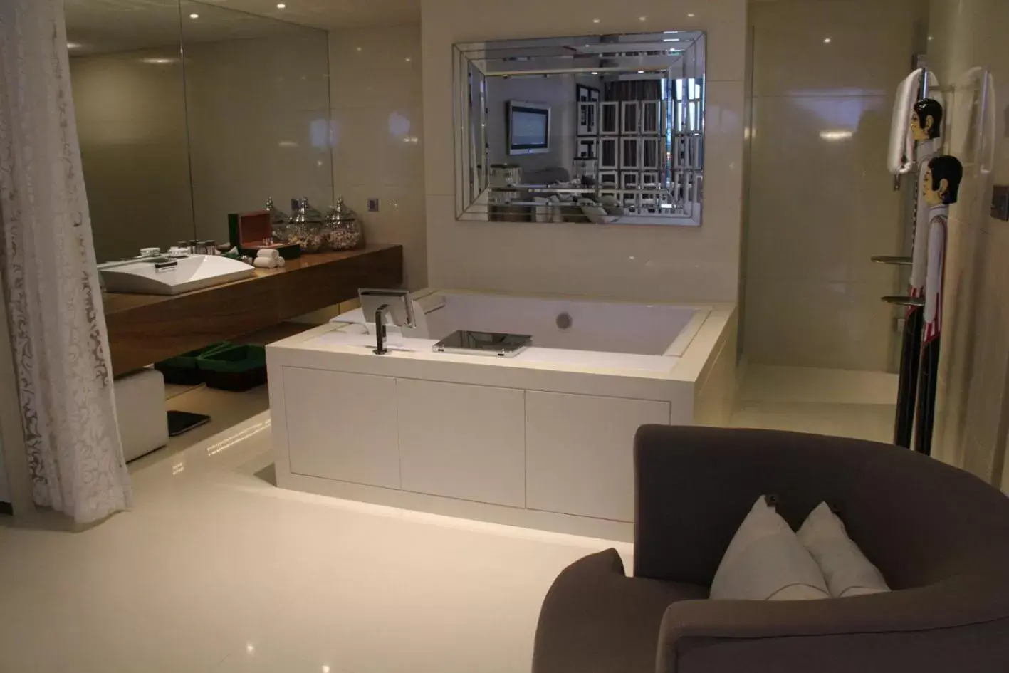 Bathroom in Hotel Éclat Beijing Bathroom in Hotel Éclat Beijing