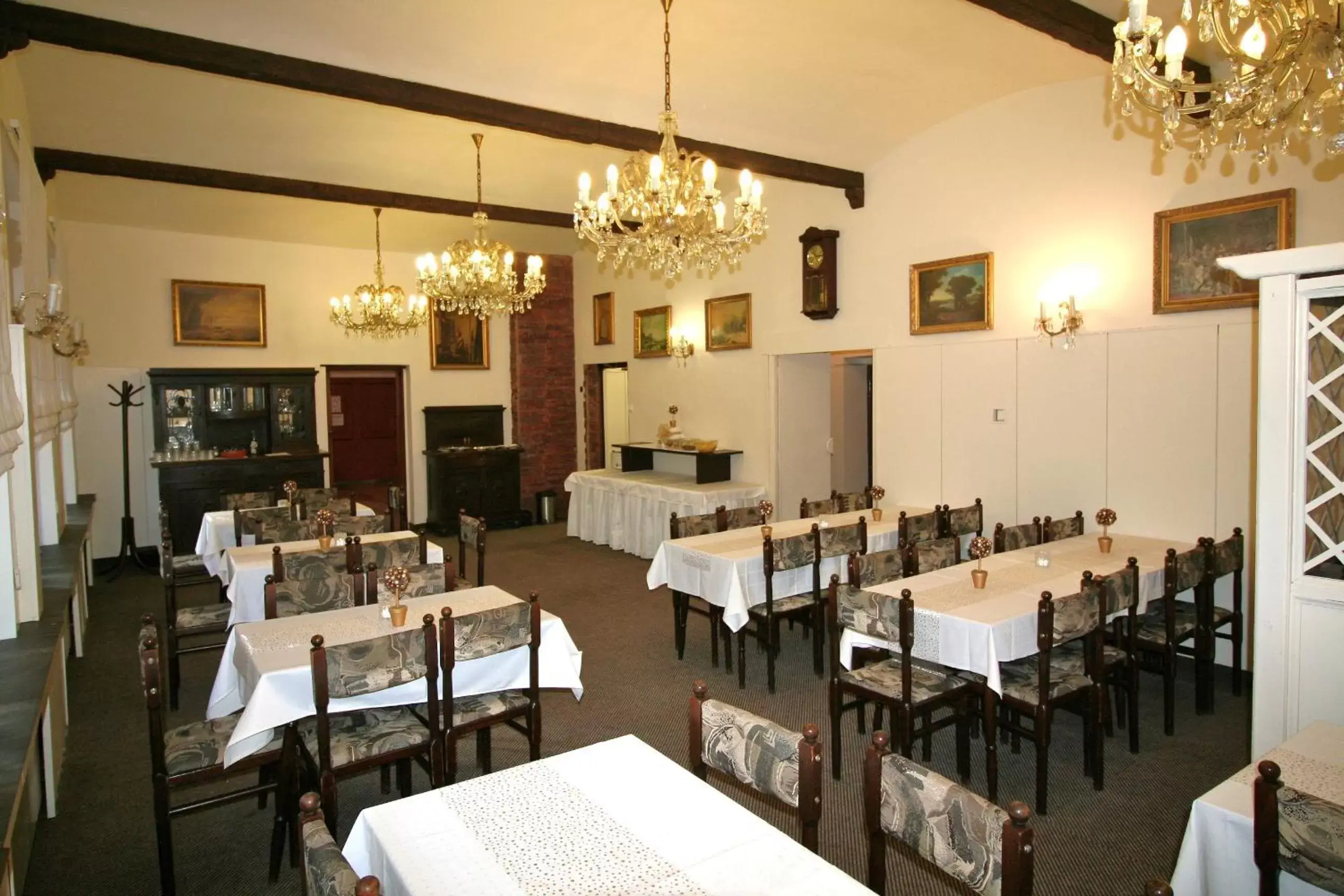 Restaurant/places to eat in Anette Hotel Restaurant/places to eat in Anette Hotel