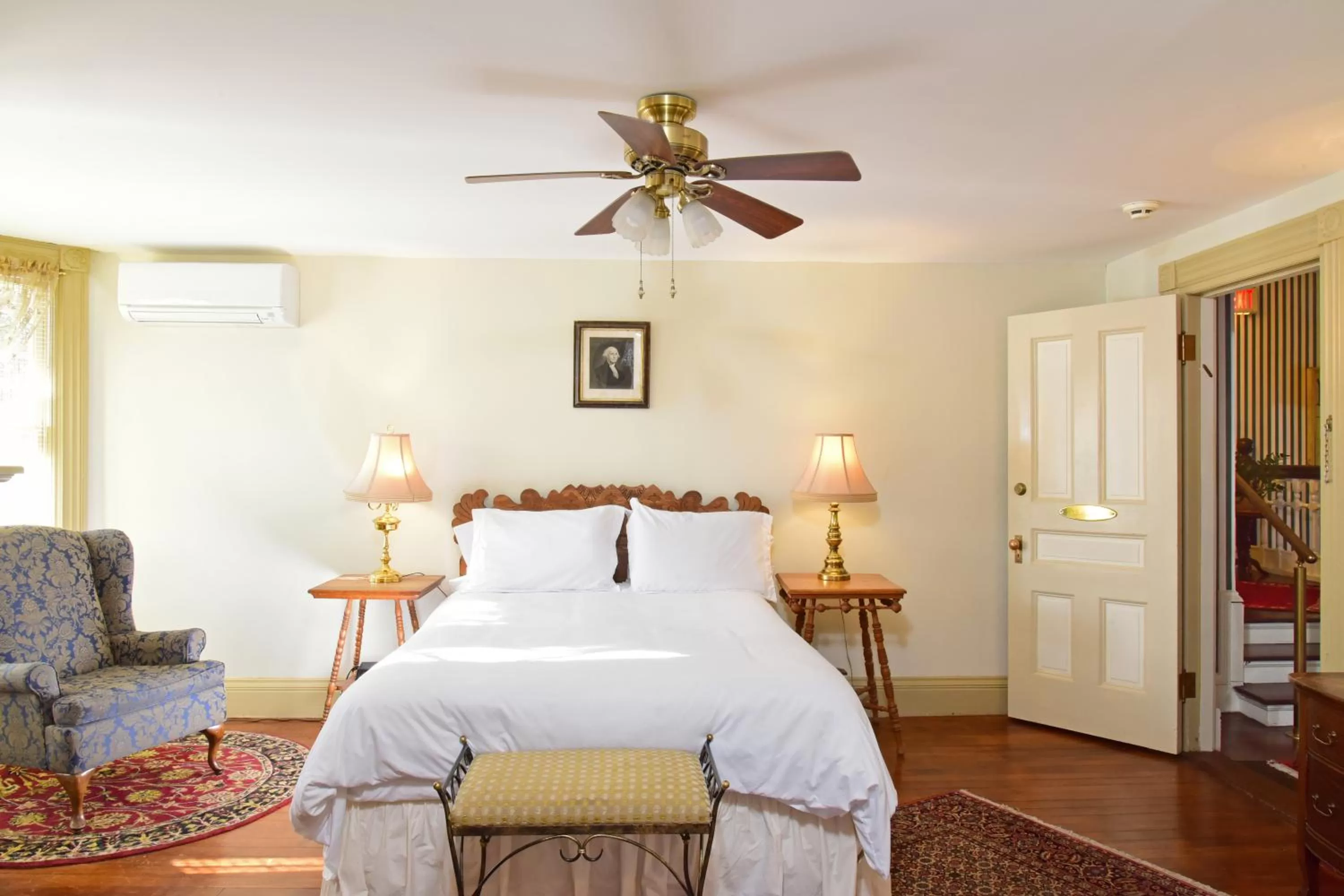 Photo of the whole room, Bed in Wainwright Inn