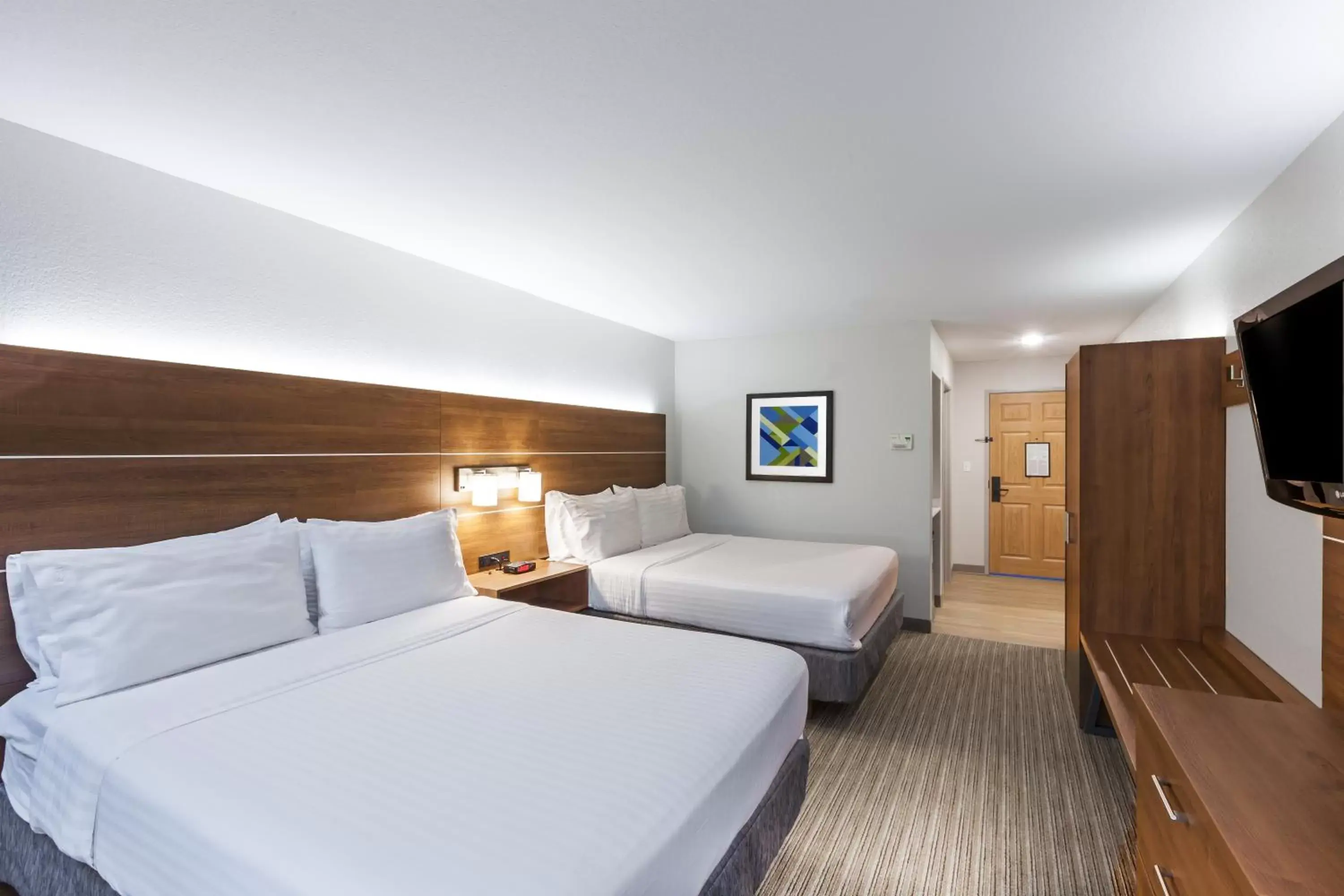 Bed in Holiday Inn Express & Suites Tulsa S Broken Arrow Hwy 51, an IHG Hotel