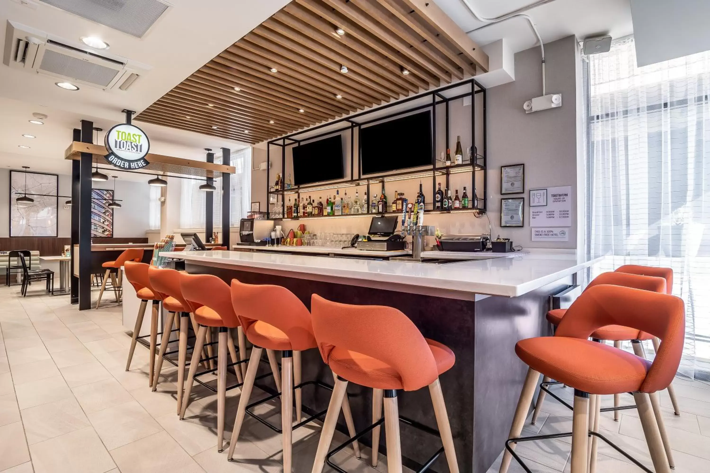 Lounge or bar, Lounge/Bar in Holiday Inn - Columbia - Downtown, an IHG Hotel