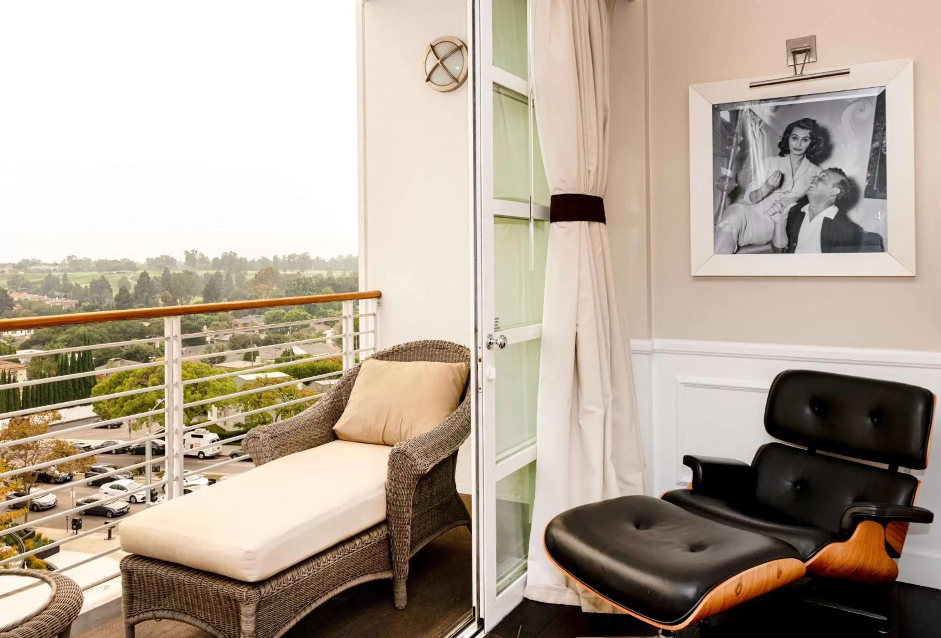 View (from property/room), Seating Area in Cameo Beverly Hills