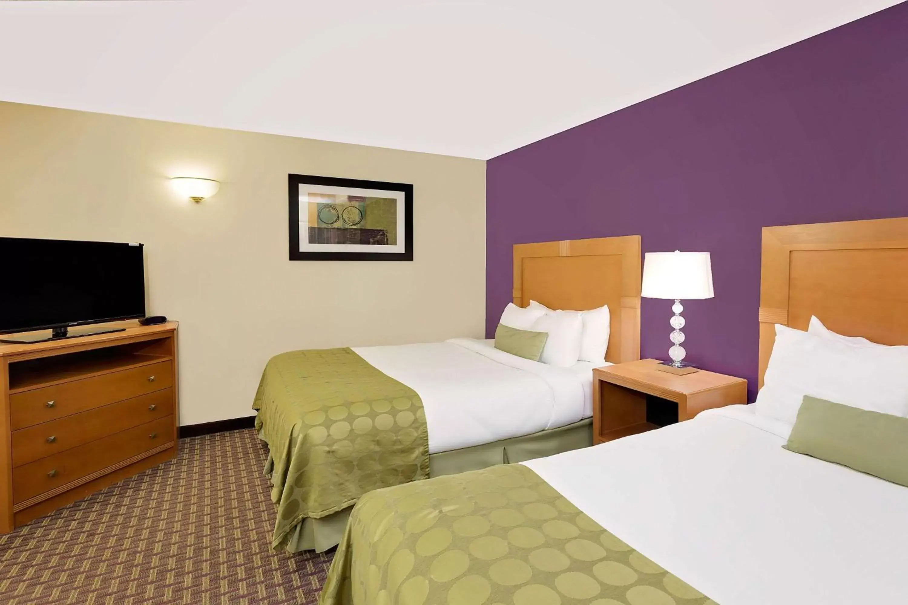 Photo of the whole room, Bed in Ramada by Wyndham Marquette