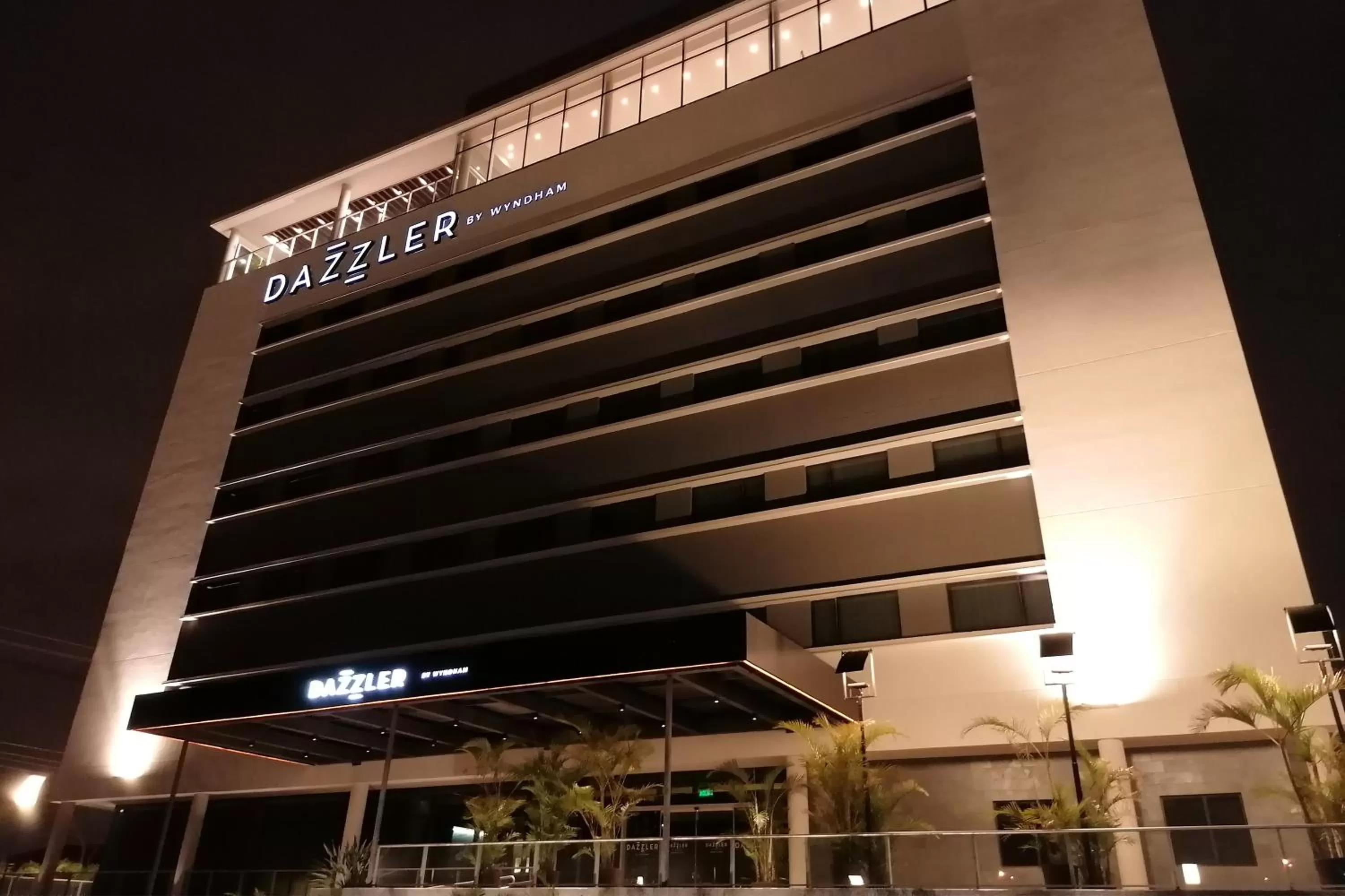 Facade/entrance in Dazzler by Wyndham Ciudad del Este