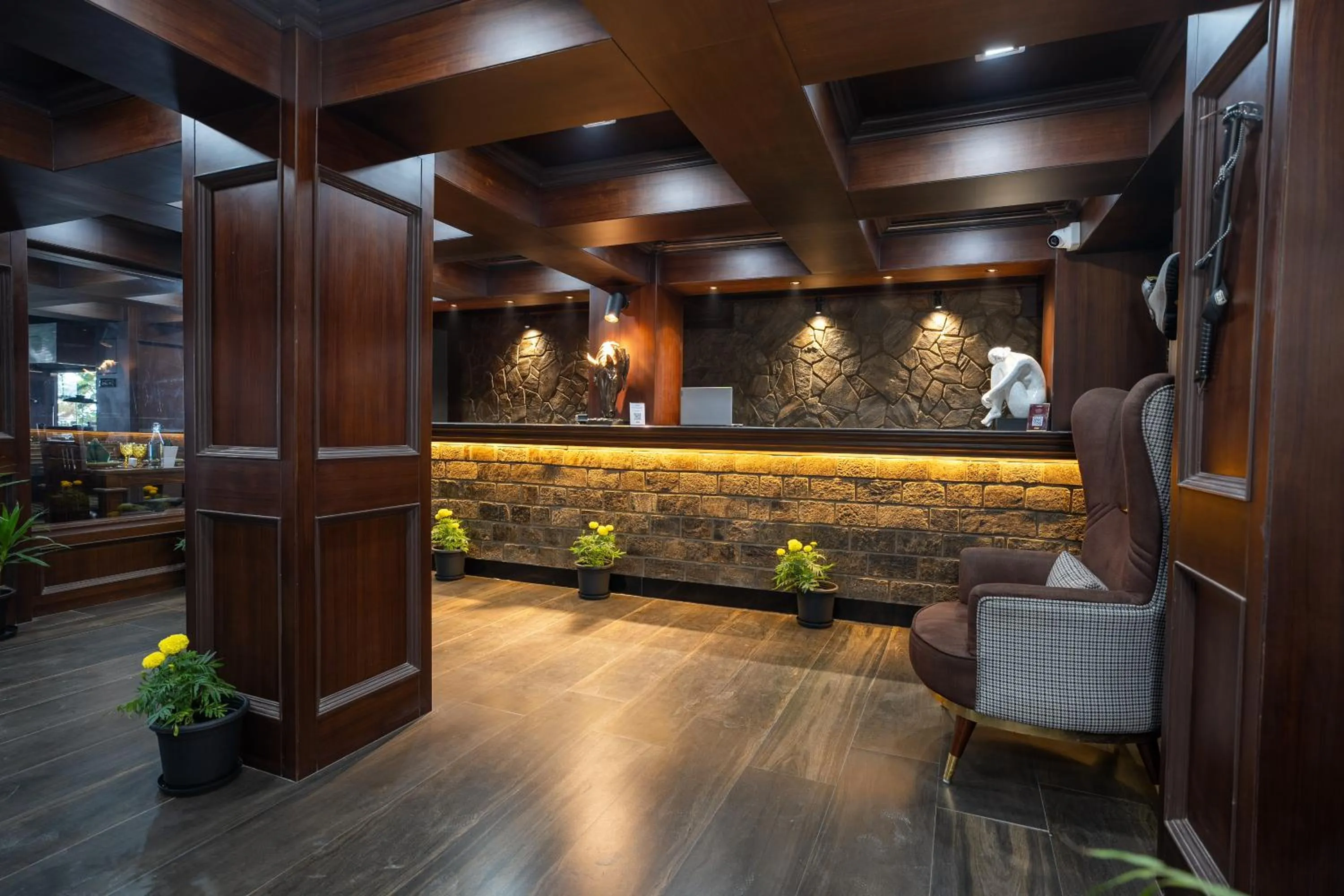 Lobby or reception in The West Gate Posada By Summit