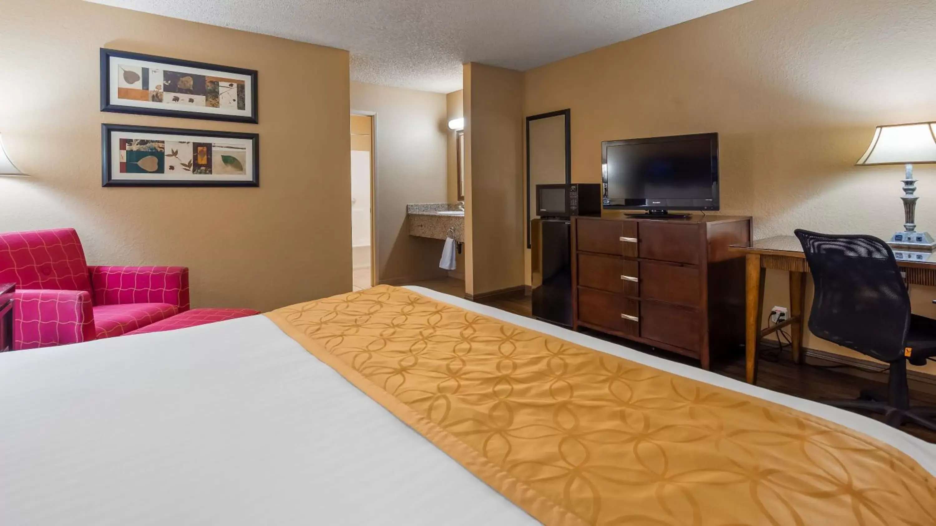 Bedroom, Bed in SureStay Plus Hotel by Best Western San Bernardino South