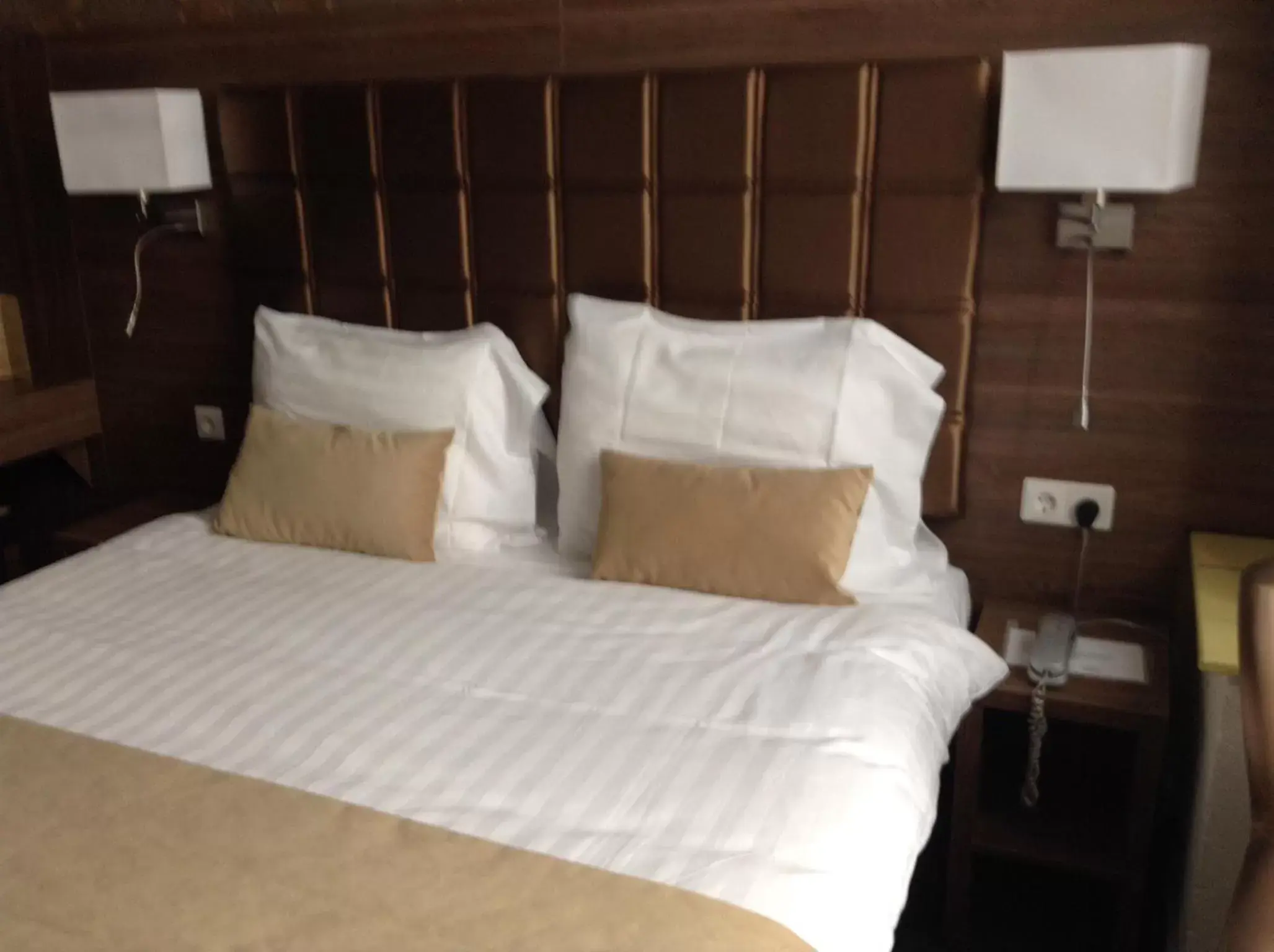 Bed in Aadam Hotel Wilhelmina
