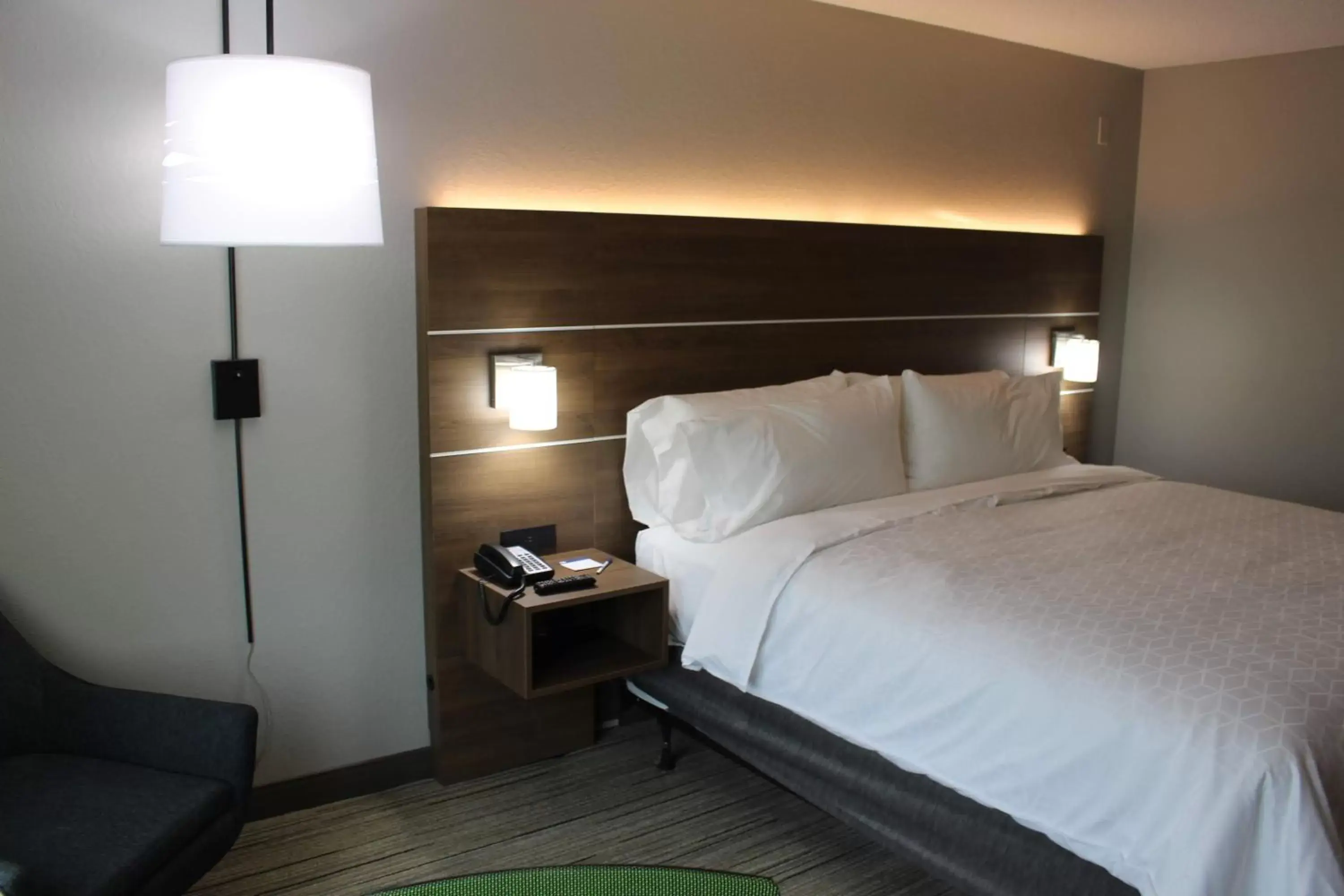 Bed in Holiday Inn Express & Suites - Enterprise, an IHG Hotel