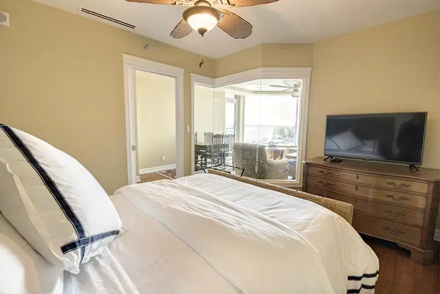 Bedroom, Bed in Tall Ships Landing Coastal Resort