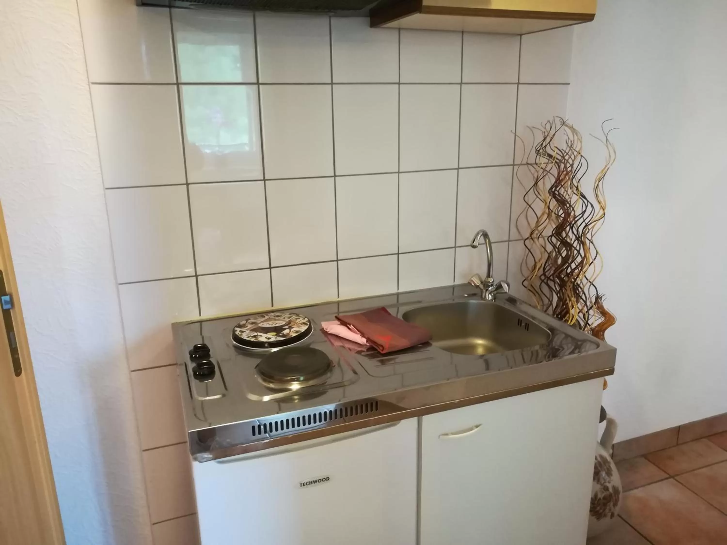 Kitchen or kitchenette in Gästehaus Grunewald Bed & Breakfast