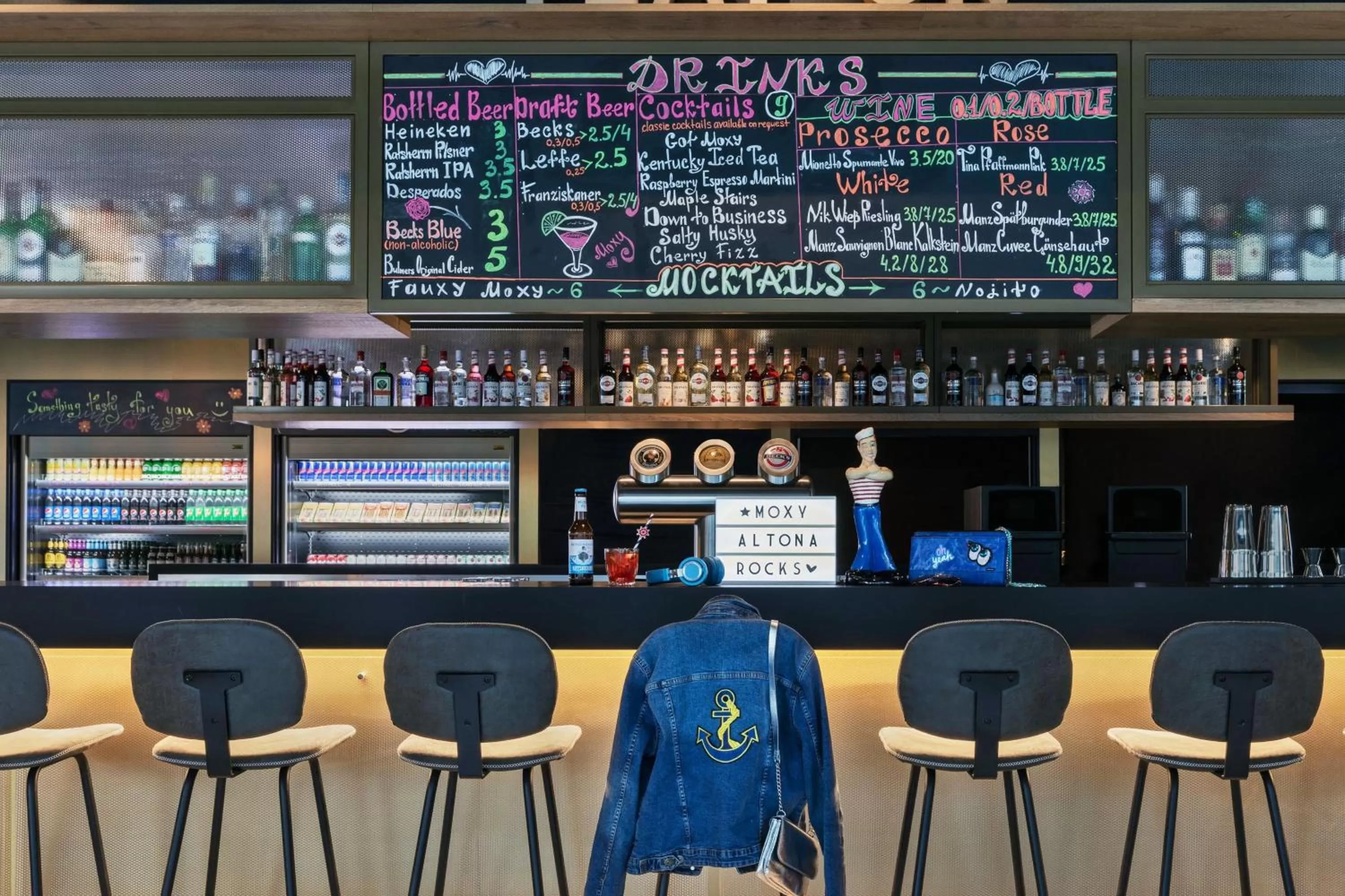 Lounge or bar in Moxy Hamburg Altona
