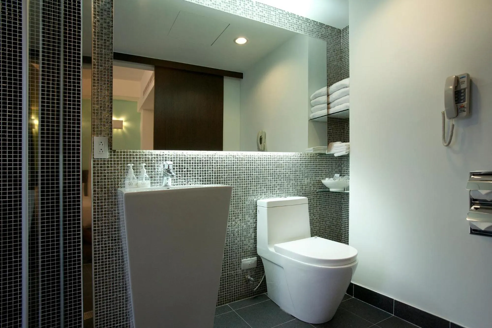 Toilet in Hotel Les Champs Hualien