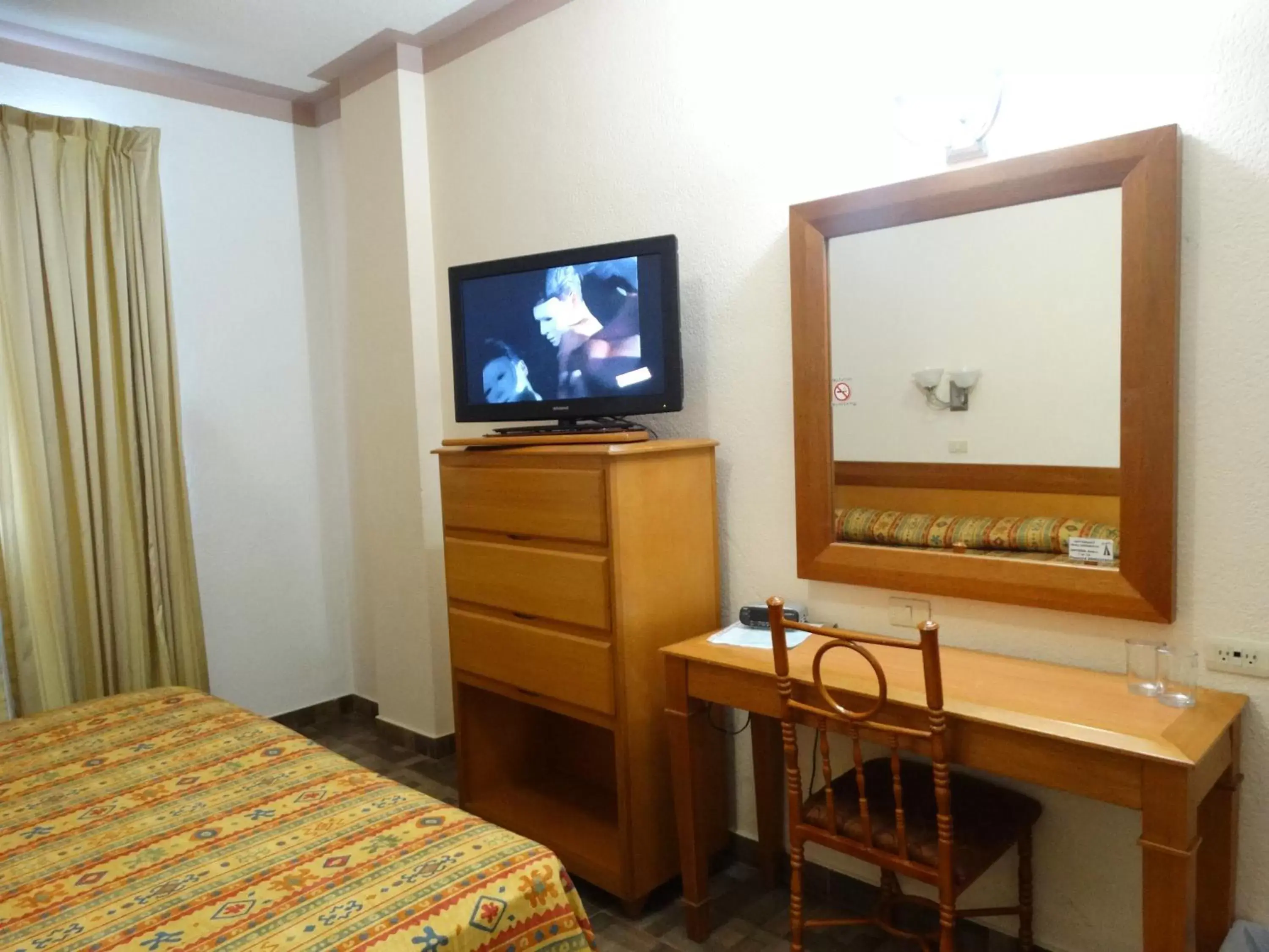 TV/Entertainment Center in Hotel Astromundo