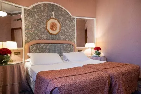 Bedroom, Bed in Hotel Mecenate Palace