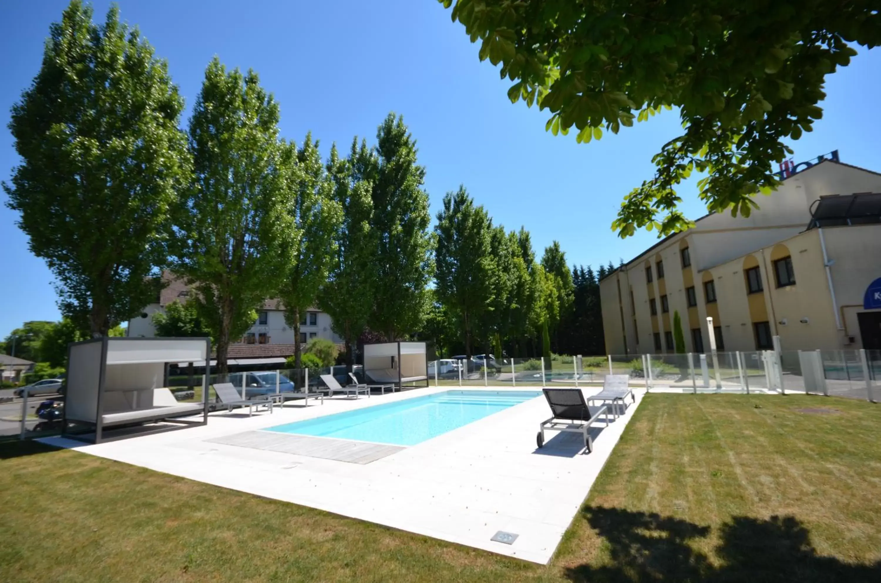 Swimming Pool in Kyriad Dijon Est Mirande