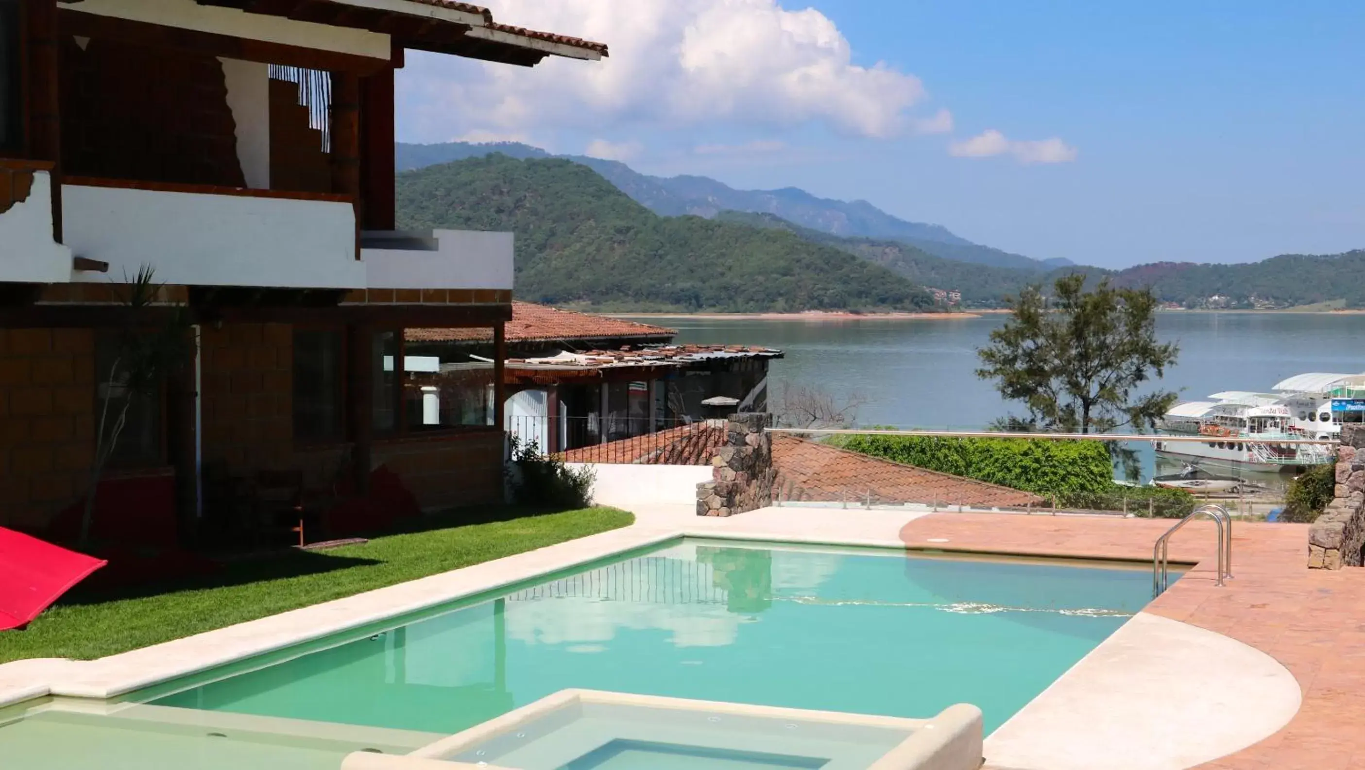 Swimming Pool in Hotel puesta del sol