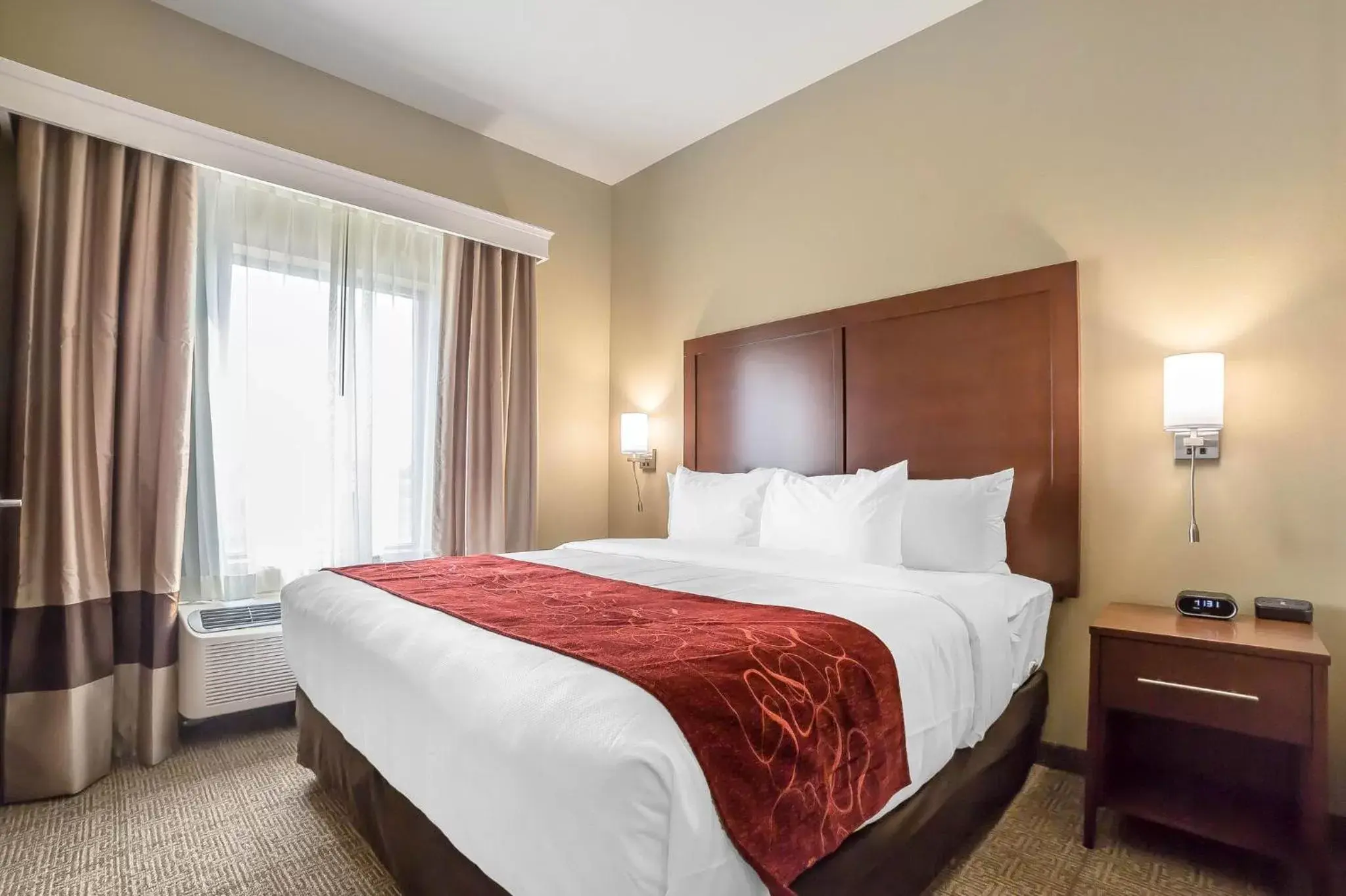 Property building, Bed in Comfort Suites Billings