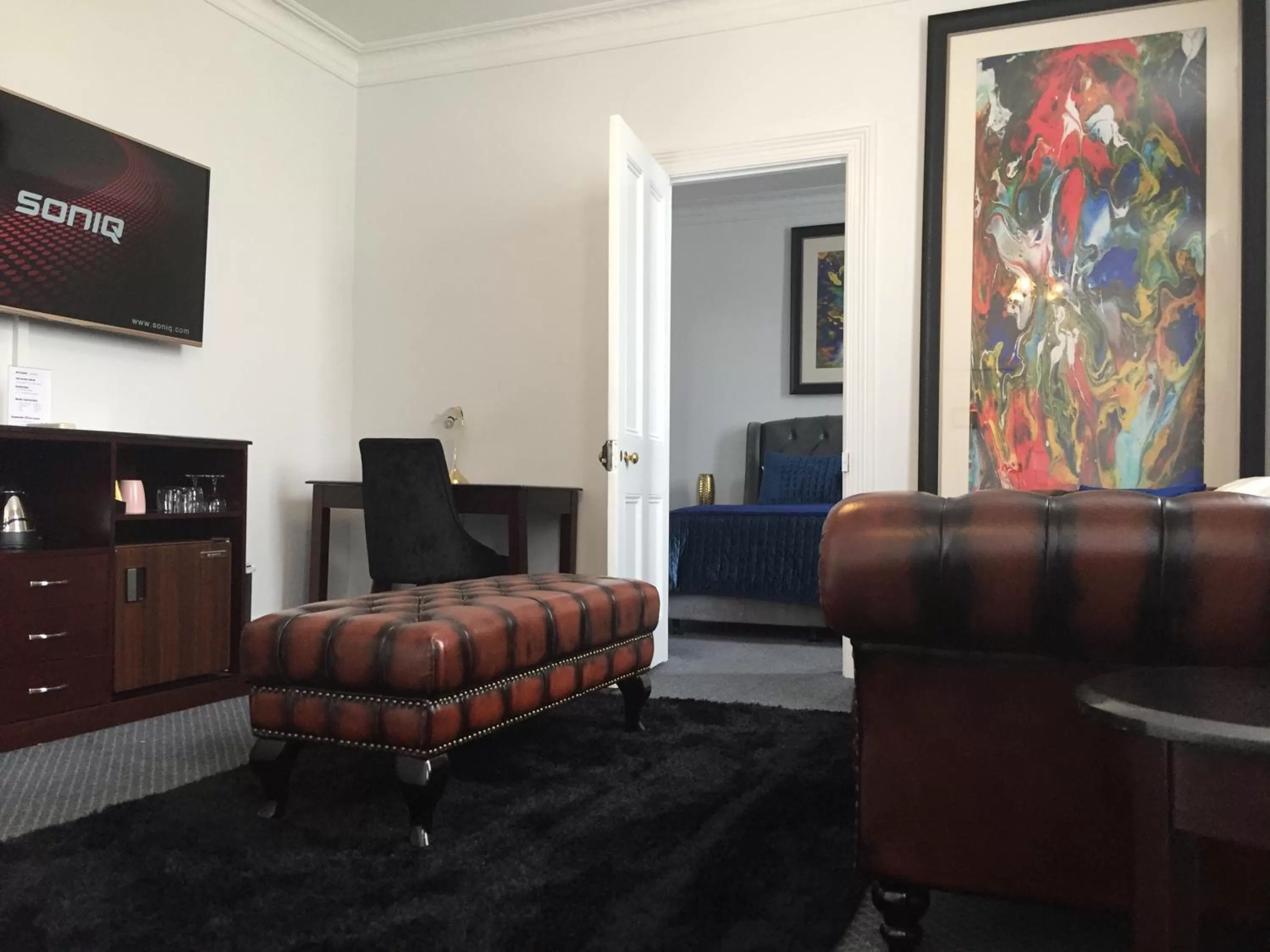 TV and multimedia in Art Hotel on York