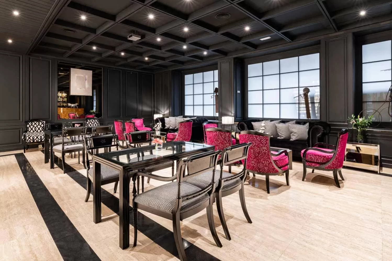 Lounge or bar in Crisol Puerta de Burgos