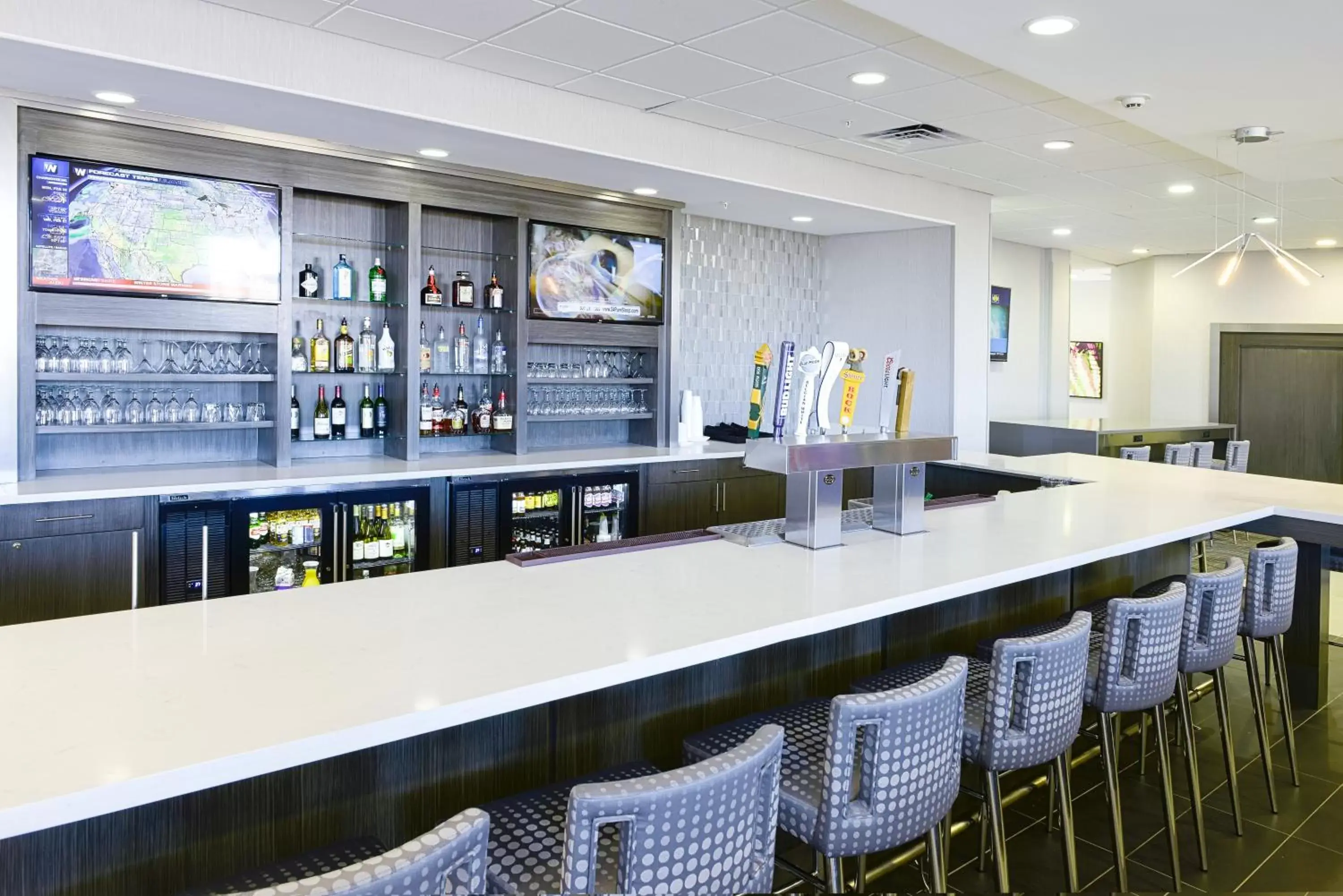 Restaurant/places to eat, Lounge/Bar in Holiday Inn Abilene - North College Area, an IHG Hotel