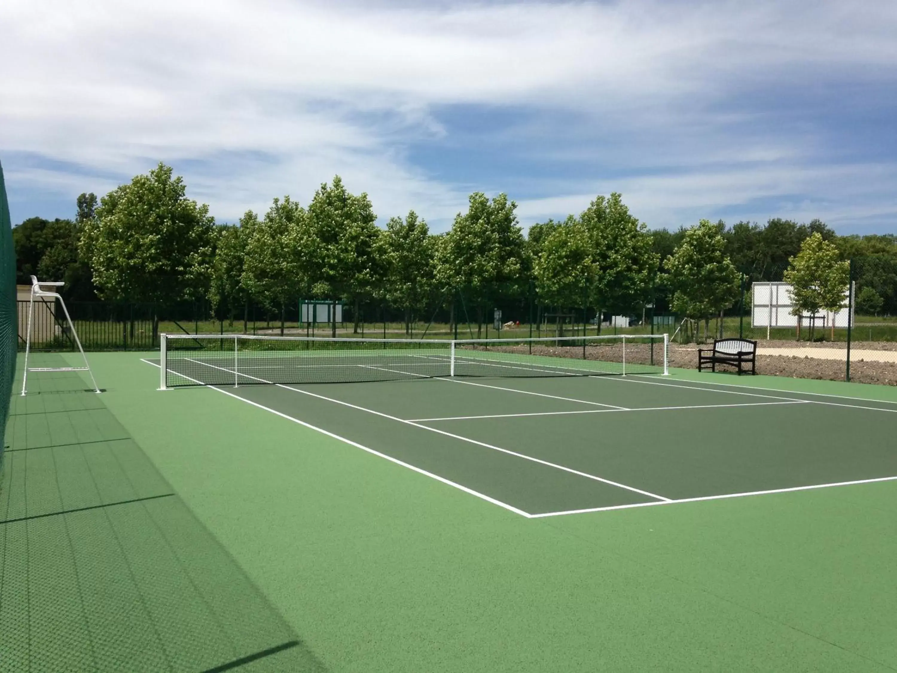 Activities, Tennis/Squash in Hôtel ibis Styles Montargis Arboria