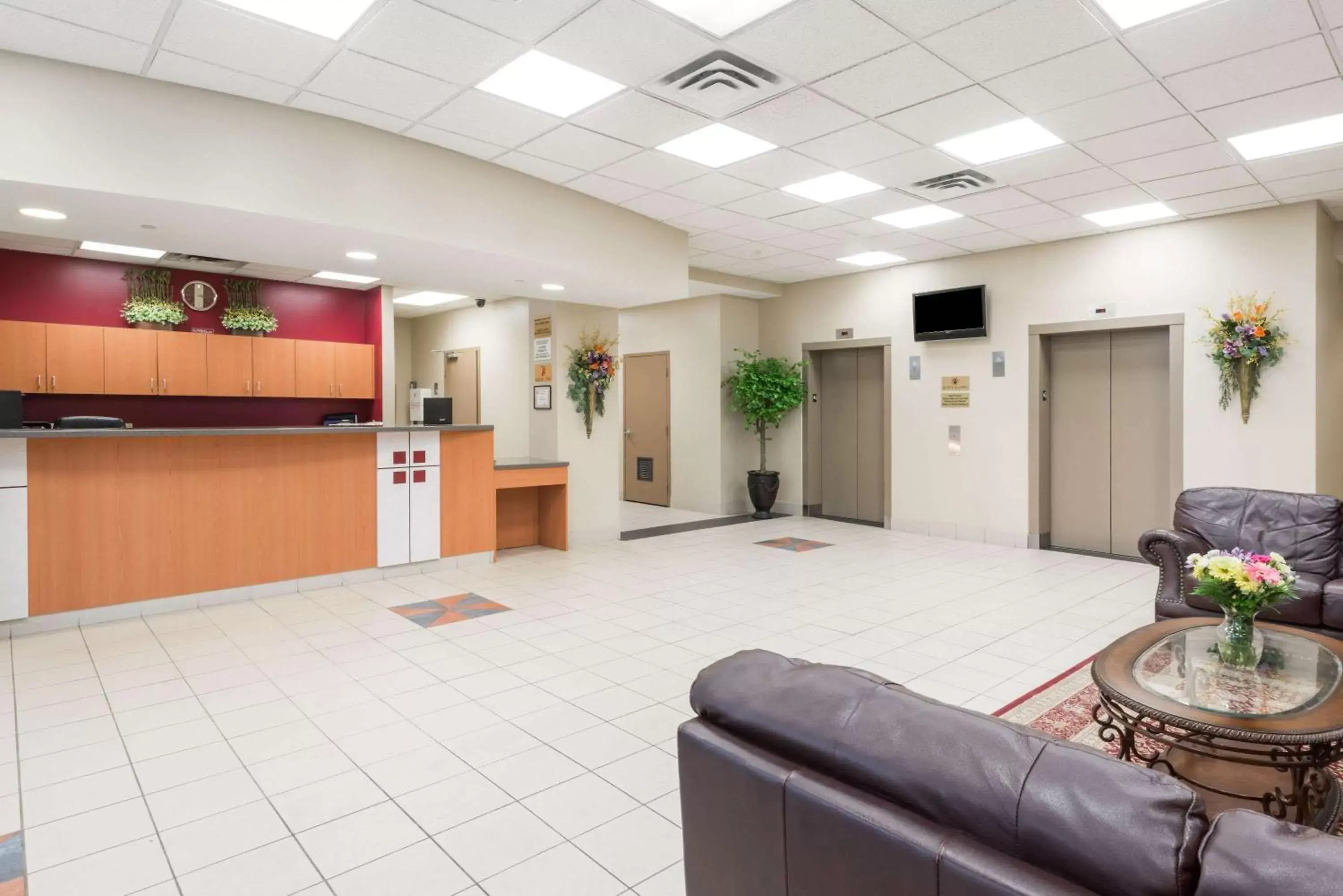 Lobby or reception, Lobby/Reception in Super 8 by Wyndham Mississauga