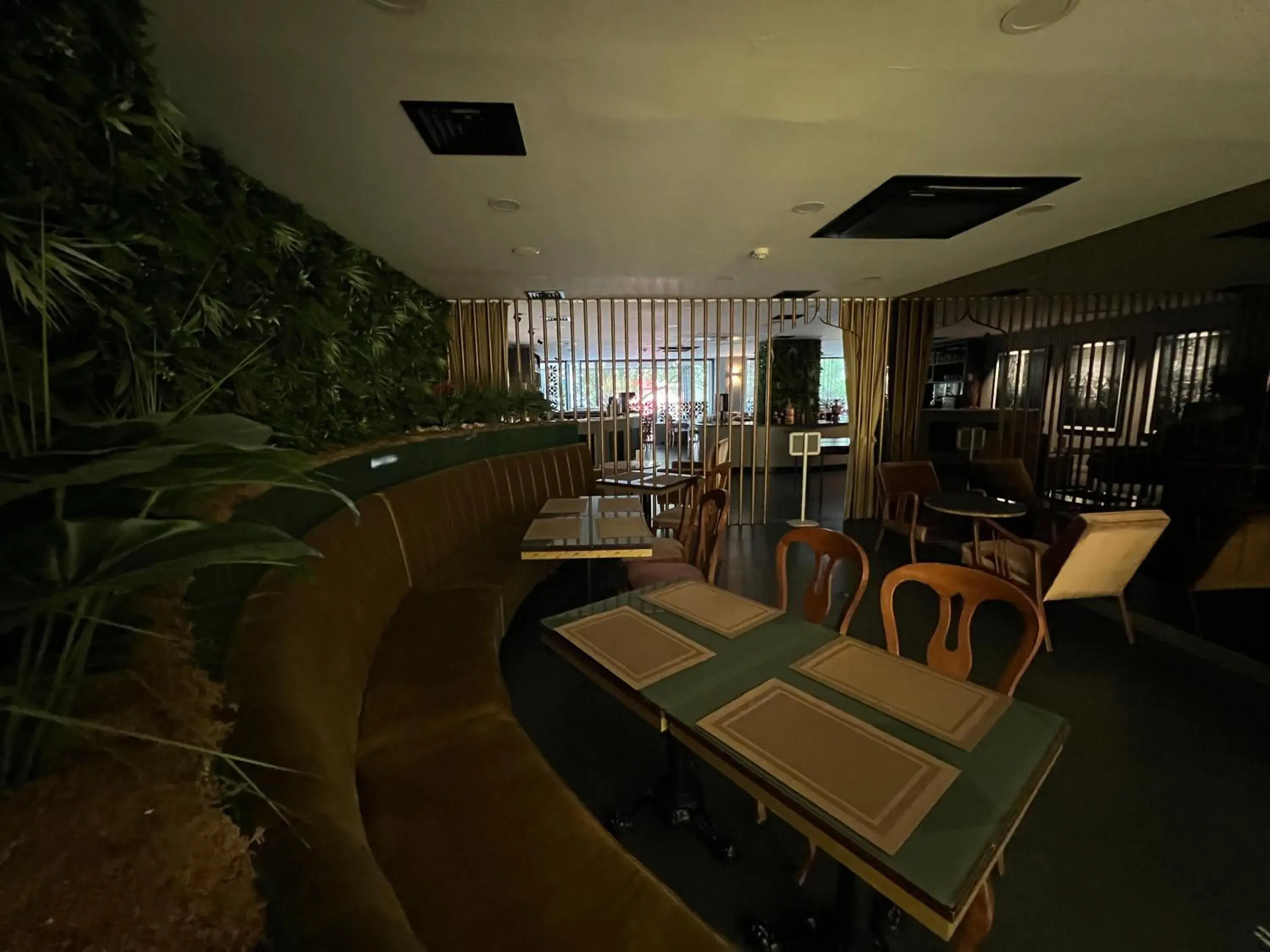 Restaurant/places to eat in All Seasons Hotel Restaurant/places to eat in All Seasons Hotel