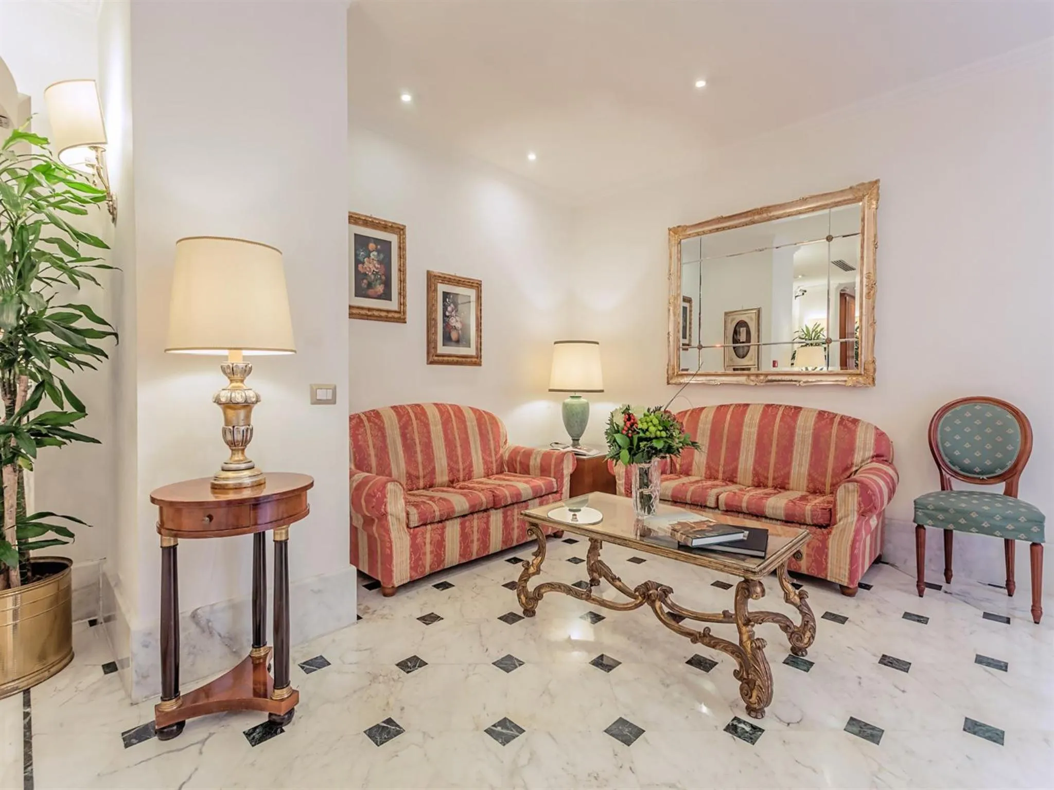 Lobby or reception in Raeli Hotel Luce