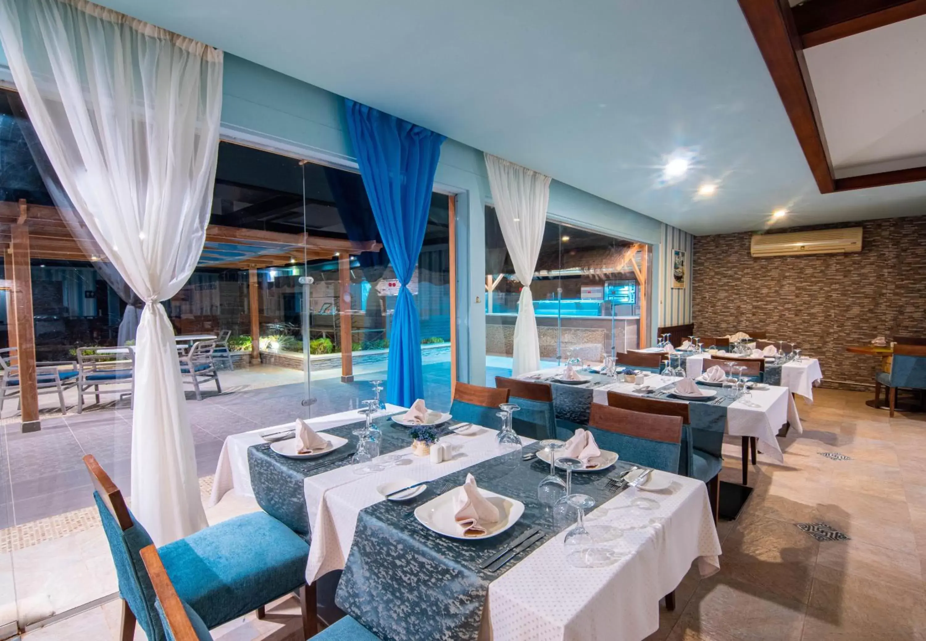 Restaurant/Places to Eat in Movenpick Waterpark Resort & Spa Soma Bay