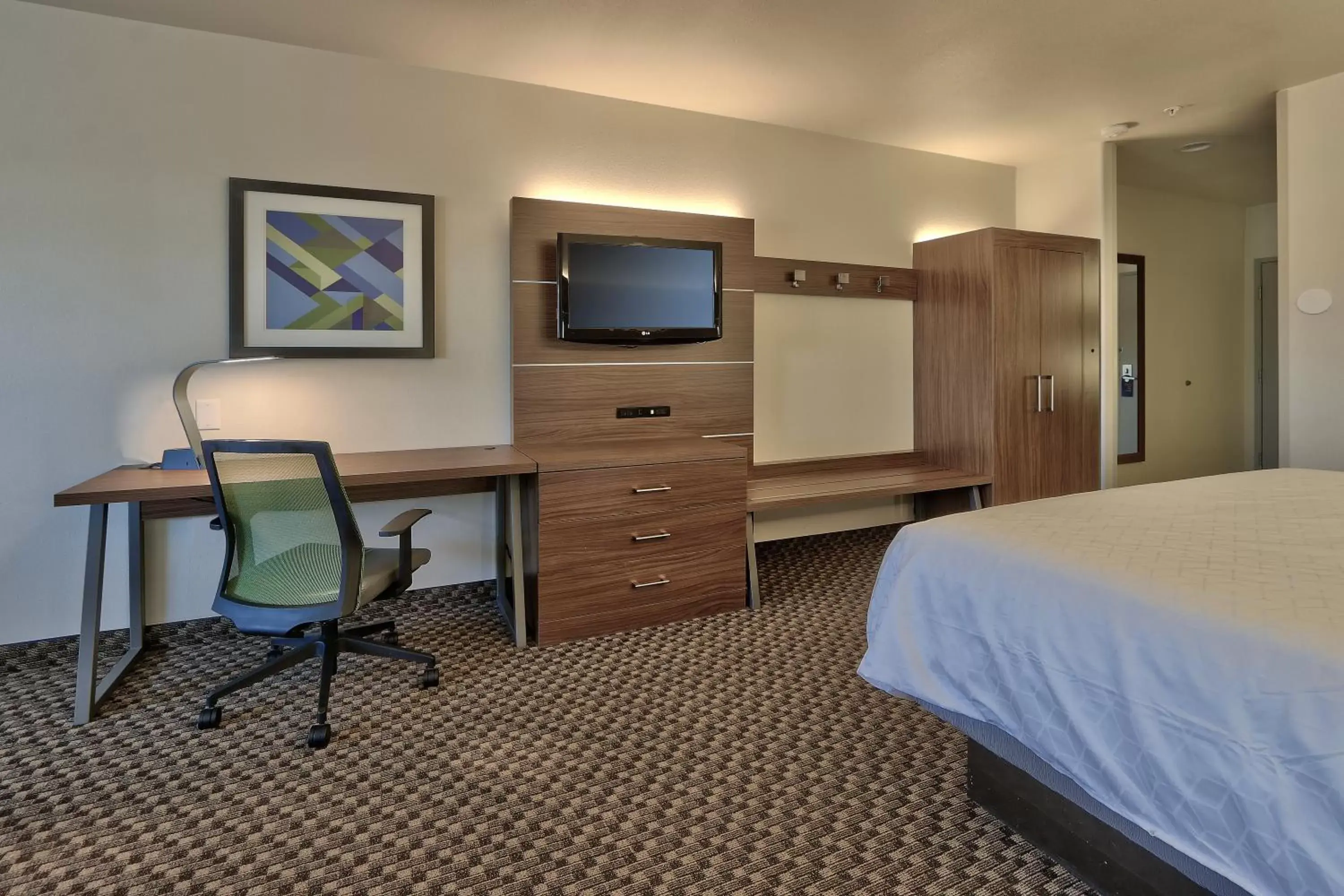 Photo of the whole room, TV/Entertainment Center in Holiday Inn Express Santa Rosa, an IHG Hotel