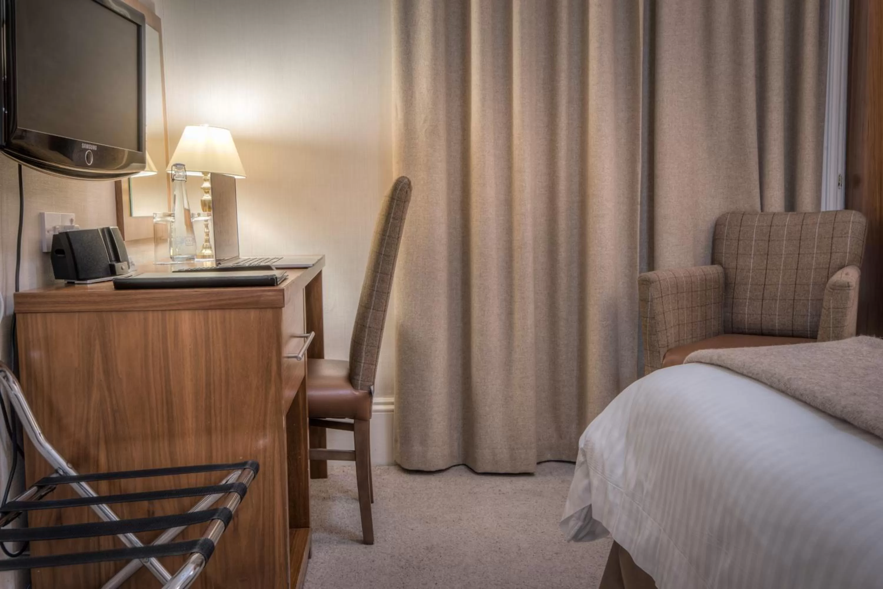 Decorative detail, Bed in Mackays Hotel