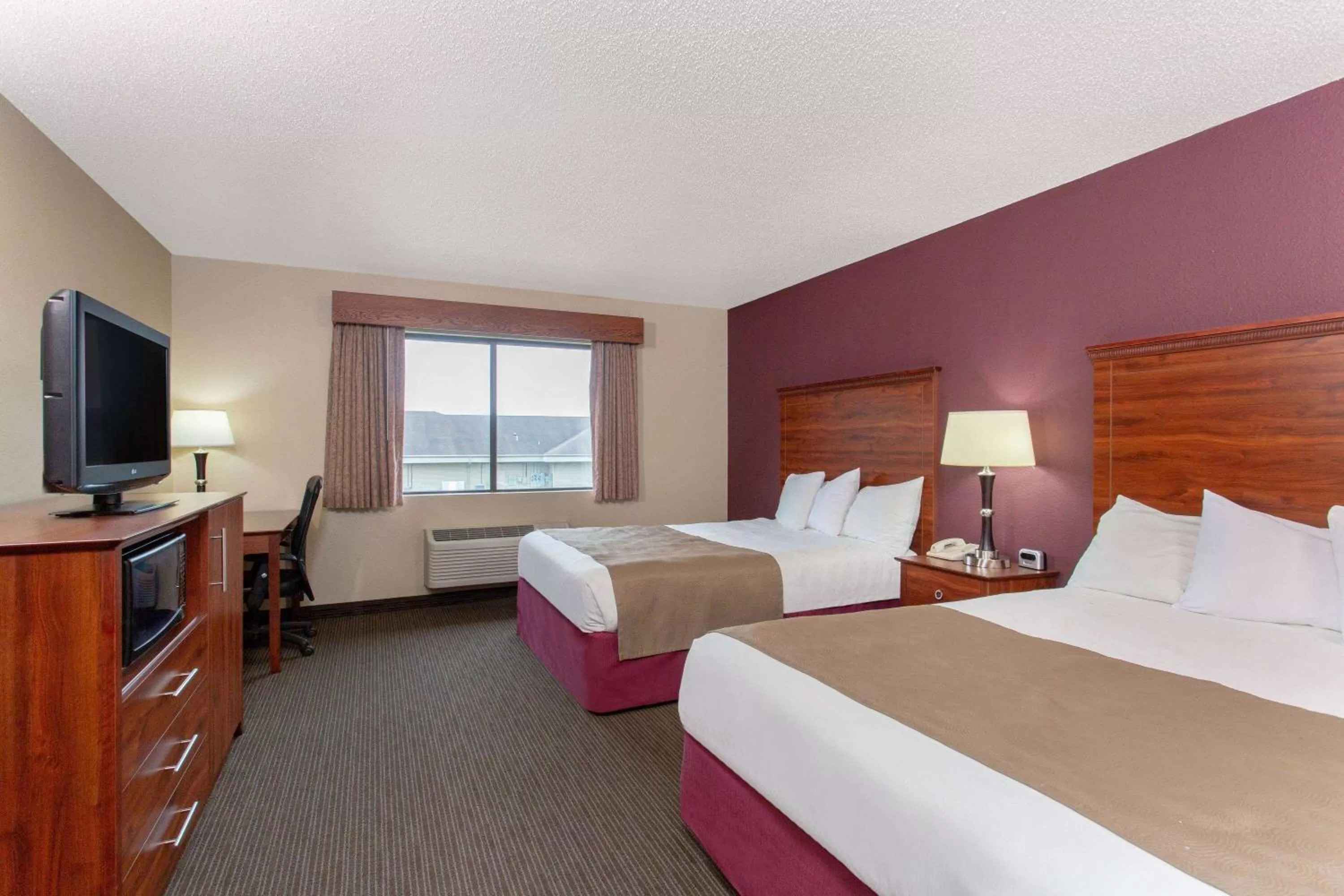 Photo of the whole room, Bed in AmericInn by Wyndham New London