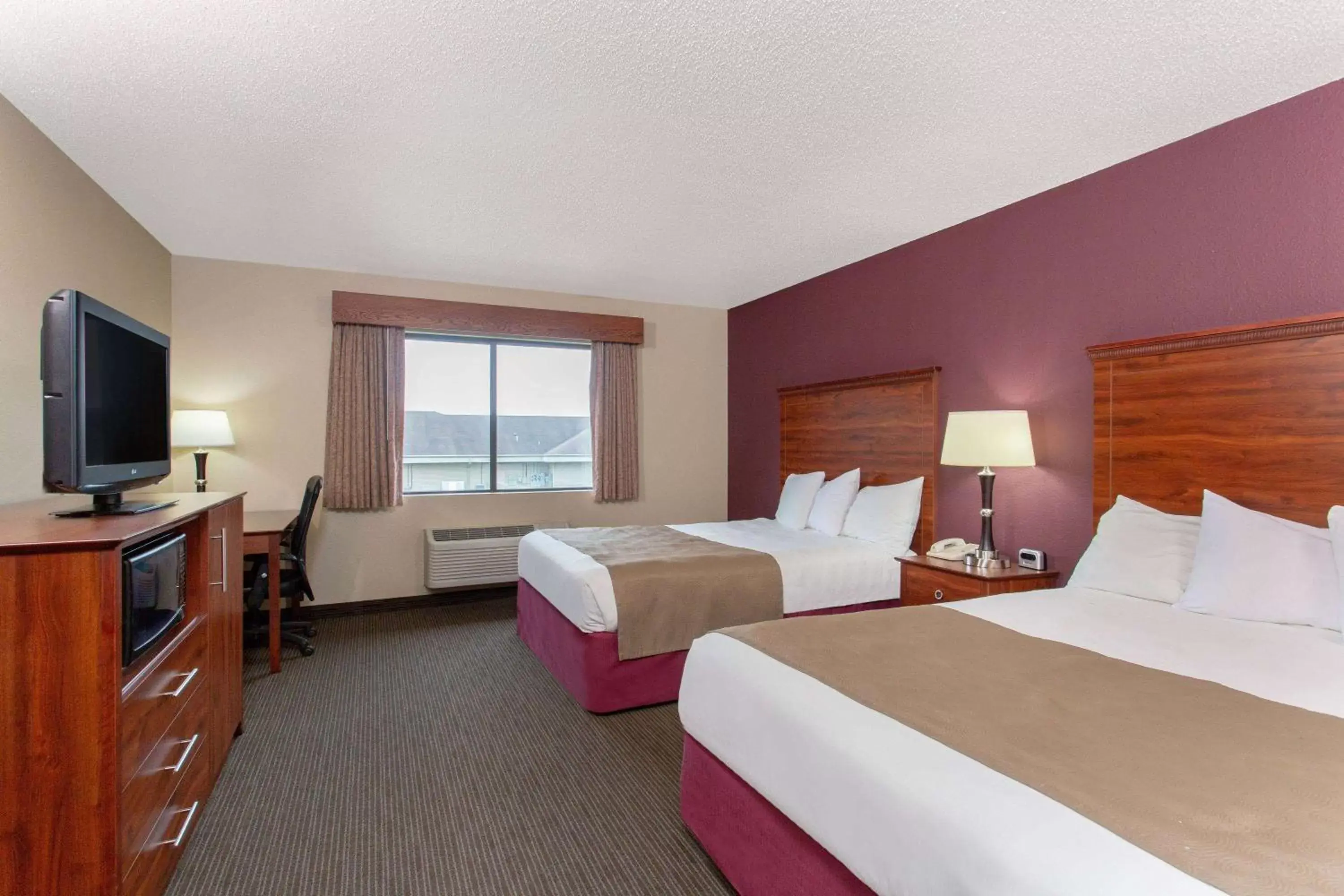 Photo of the whole room in AmericInn by Wyndham New London