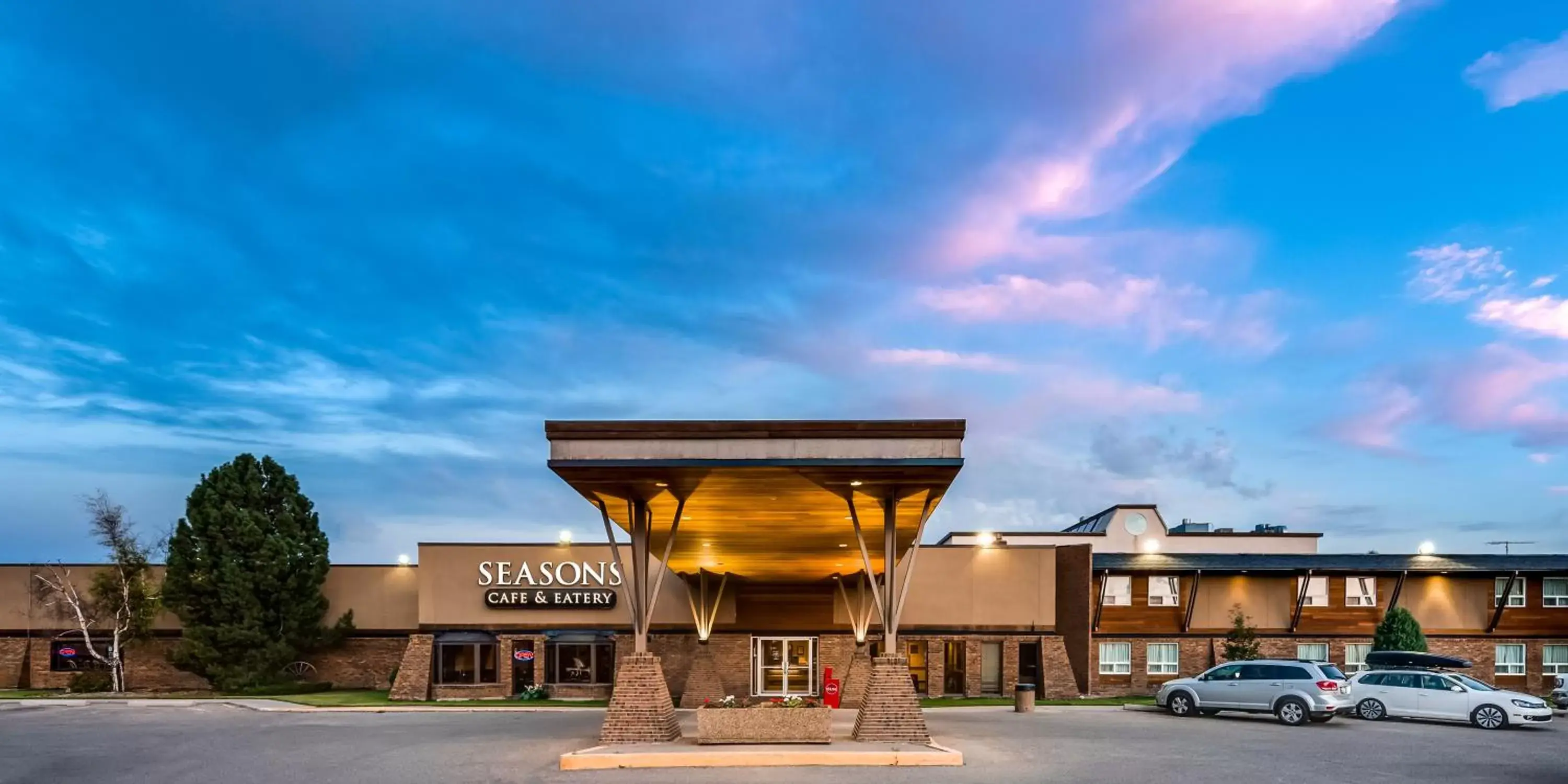 Facade/entrance in Heritage Inn Hotel & Convention Centre - Taber