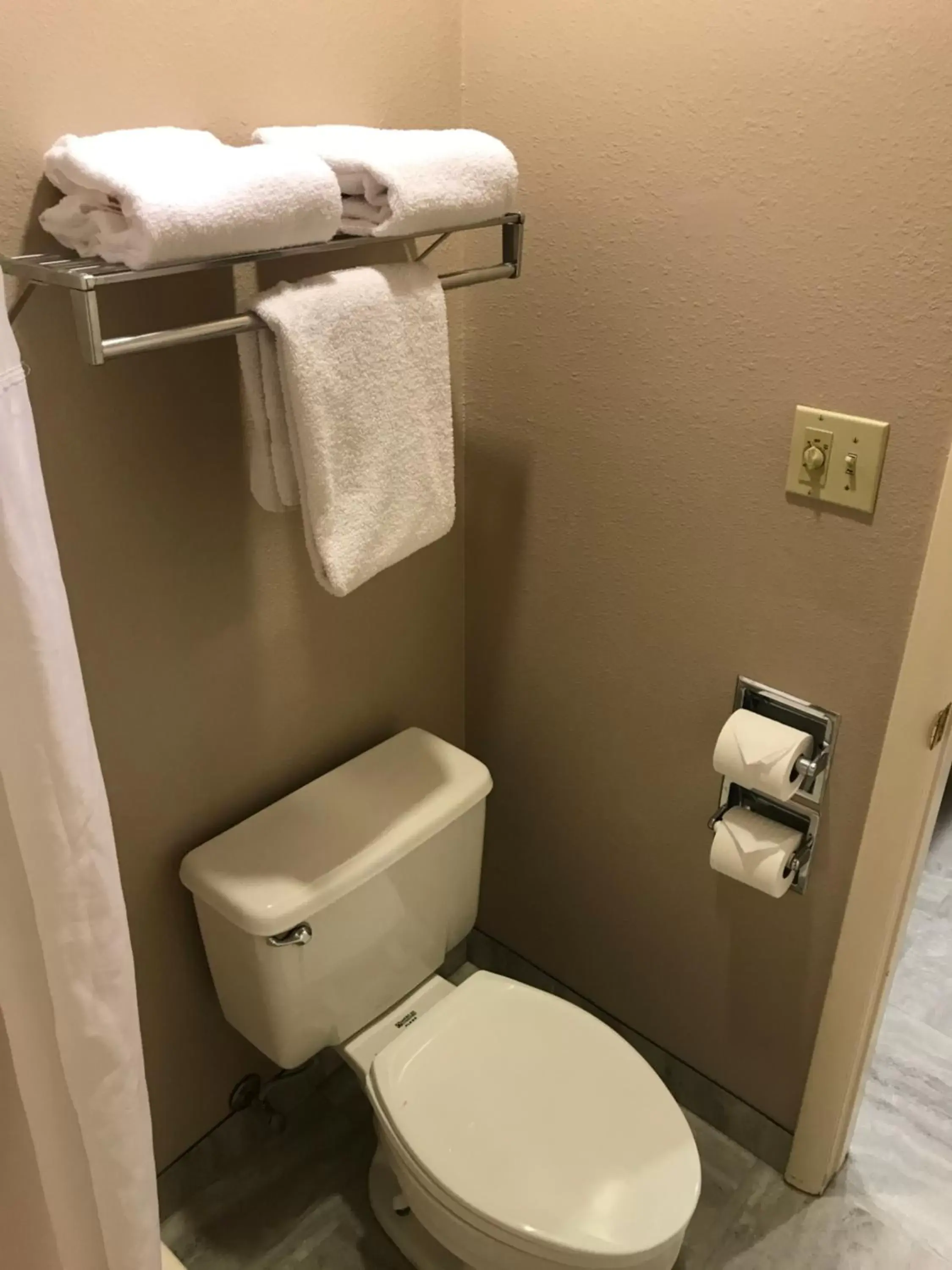 King Room with Shower - Non-Smoking in Quality Inn Cedar City University Area